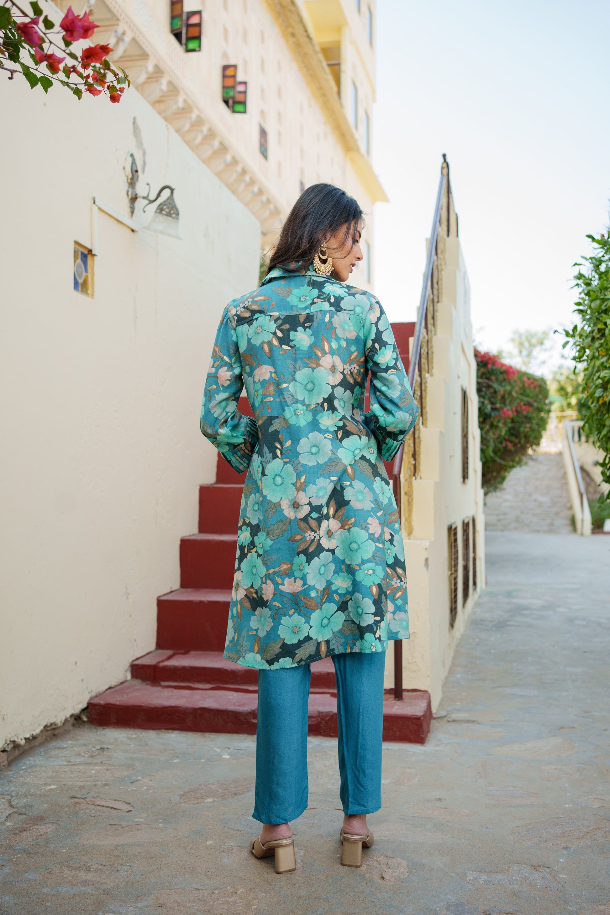 Women Teal Blue Muslin Tucks kurta with sequence Shirt Collar & Solid Bottom Set