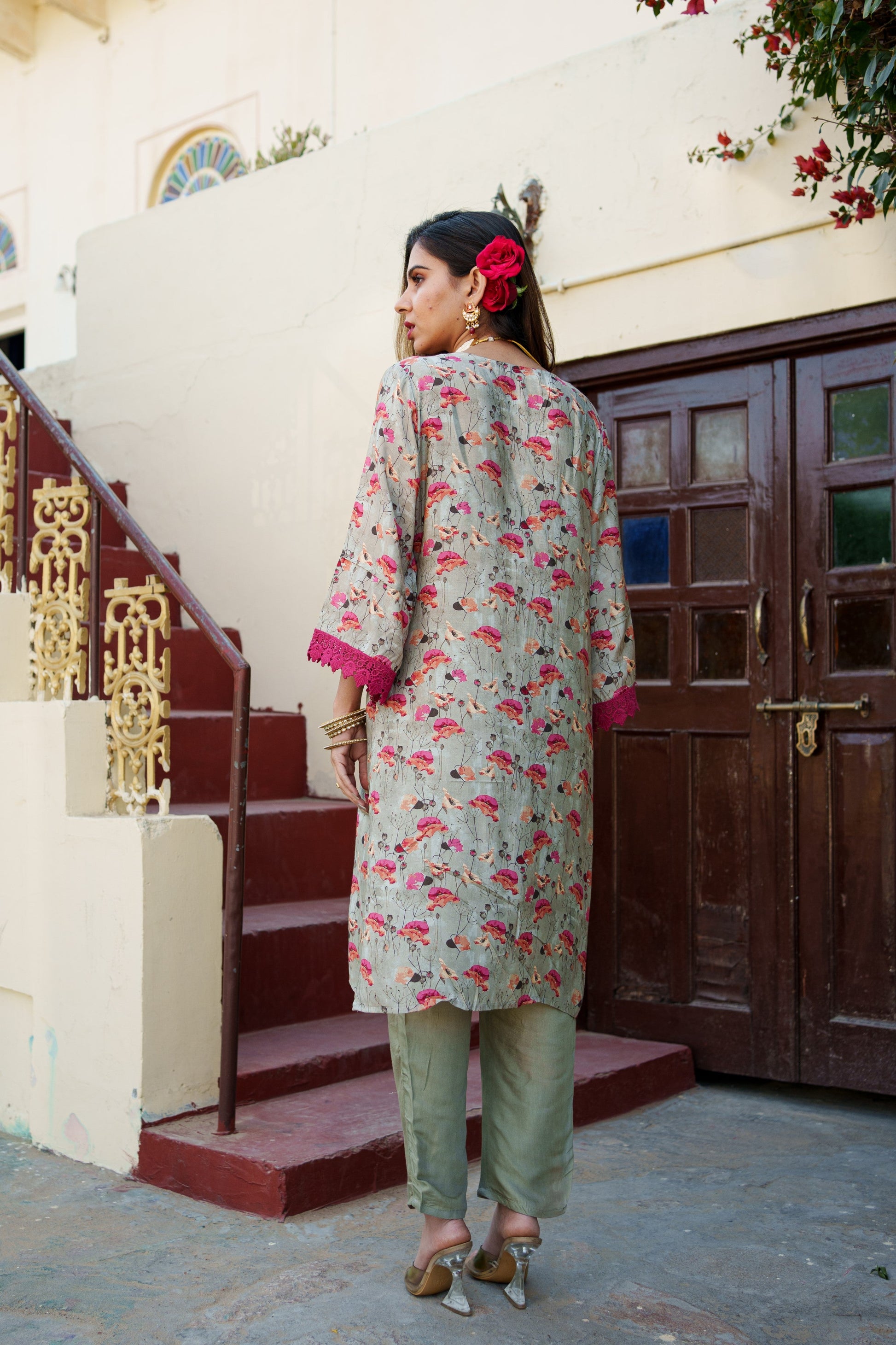 Women Pista Green Muslin Kurta With Cut Work Embroidered Neckline & Solid Bottom Set