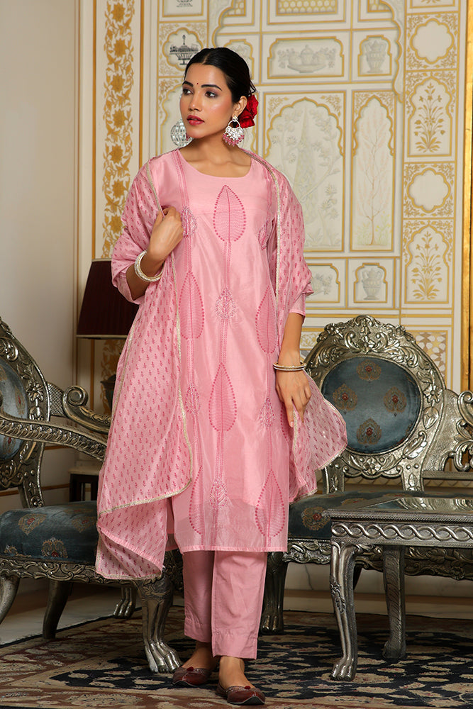 Women Pink Chanderi Block printed Embroidered kurta set with solid pants & dupatta