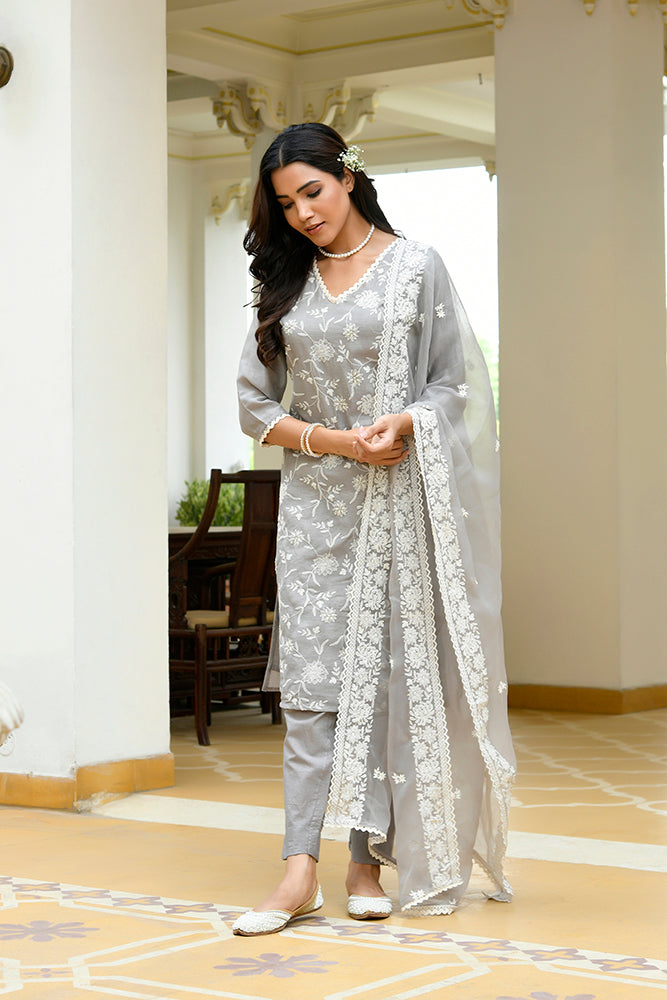 Women linen embroidered solid kurta set with solid pants & chiffon embroidered dupatta