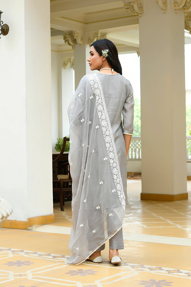 Women linen embroidered solid kurta set with solid pants & chiffon embroidered dupatta