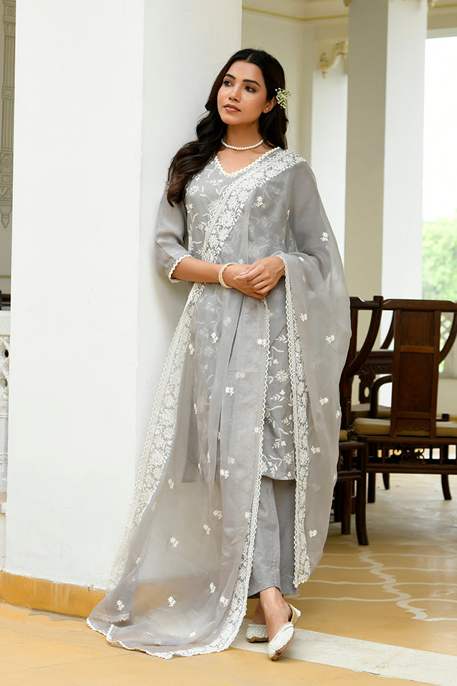 Women linen embroidered solid kurta set with solid pants & chiffon embroidered dupatta