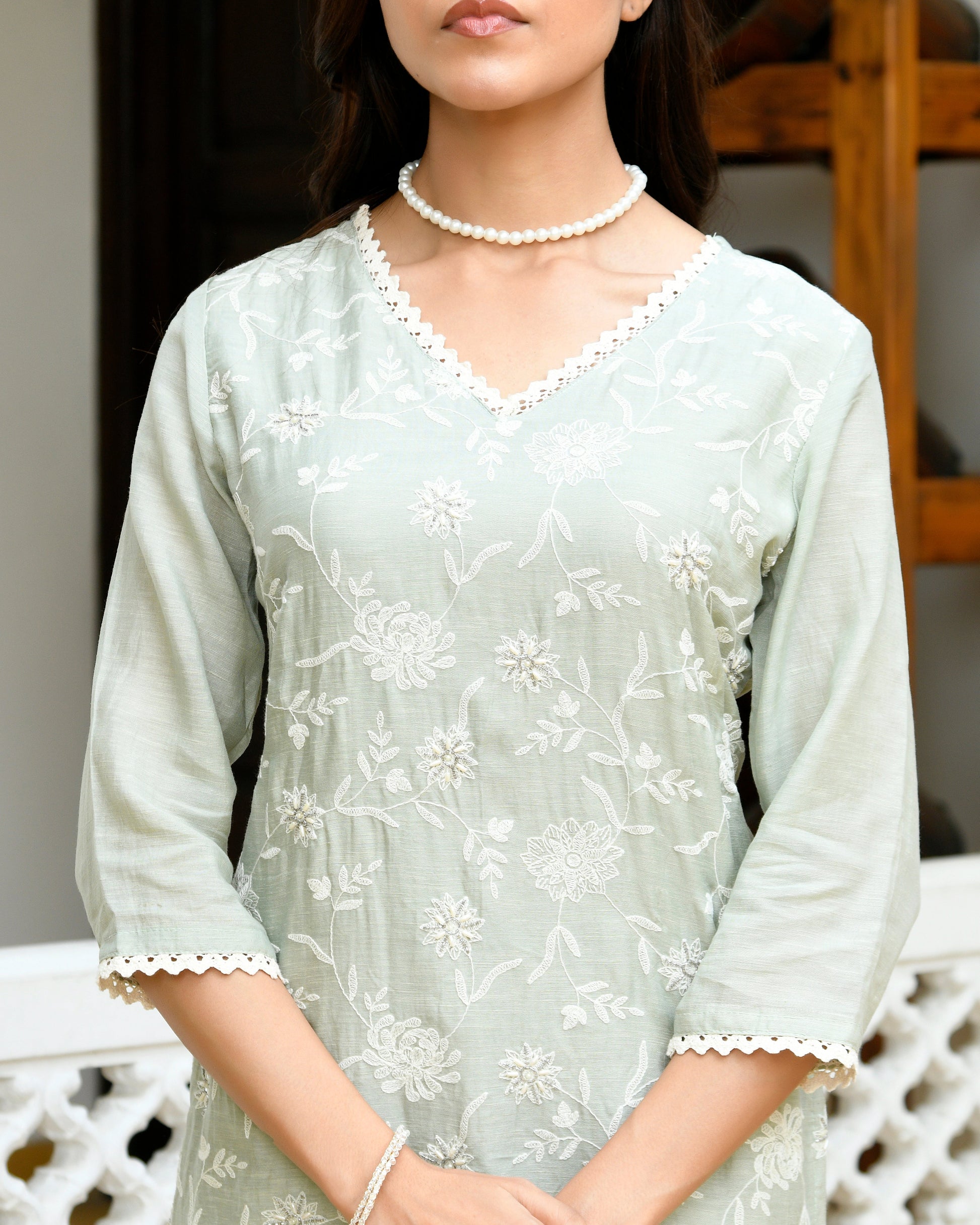 Women linen embroidered solid kurta set with solid pants & chiffon embroidered dupatta