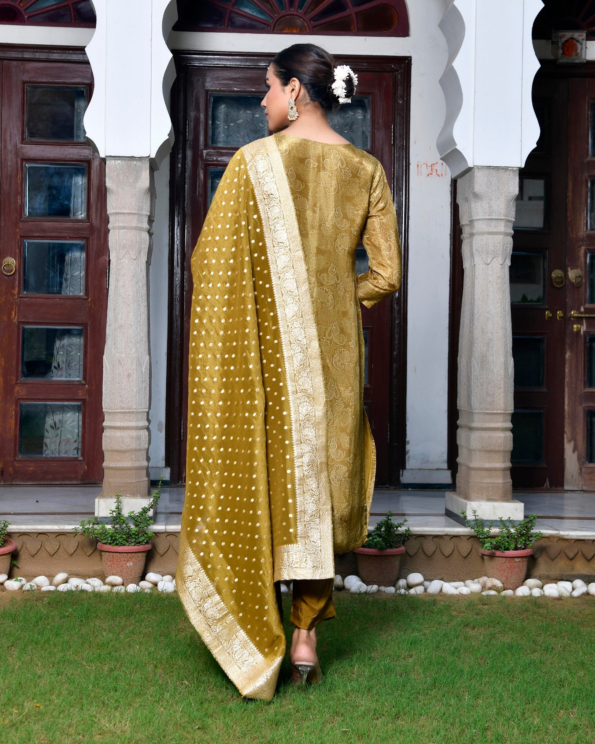 Women Digital Printed Tissue suit set with solid pant & brocade dupatta