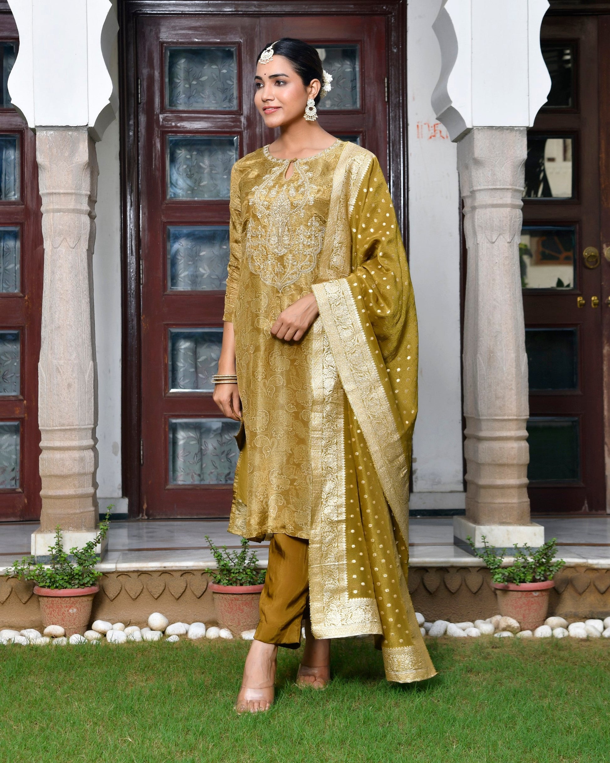 Women Digital Printed Tissue suit set with solid pant & brocade dupatta