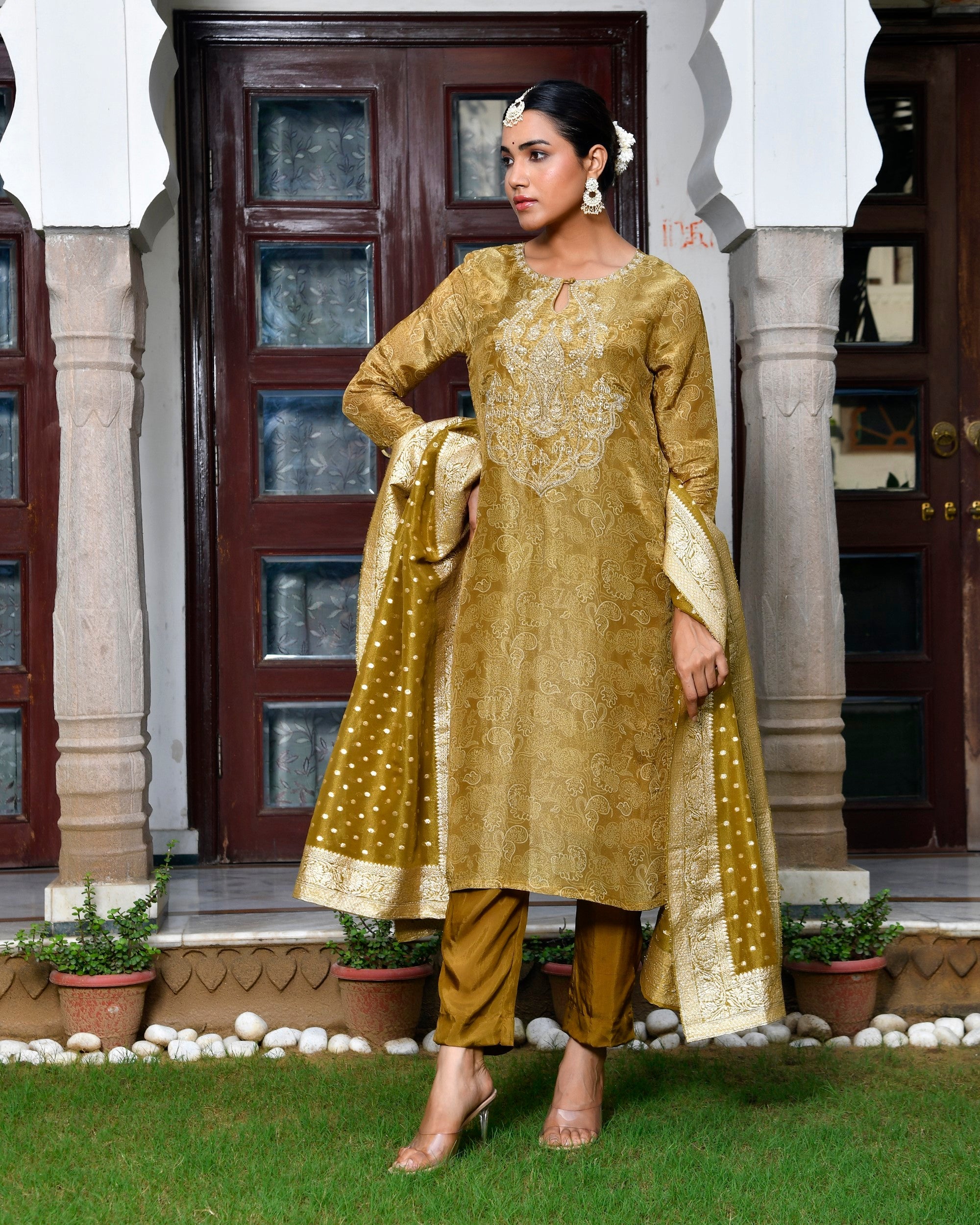 Women Digital Printed Tissue suit set with solid pant & brocade dupatta