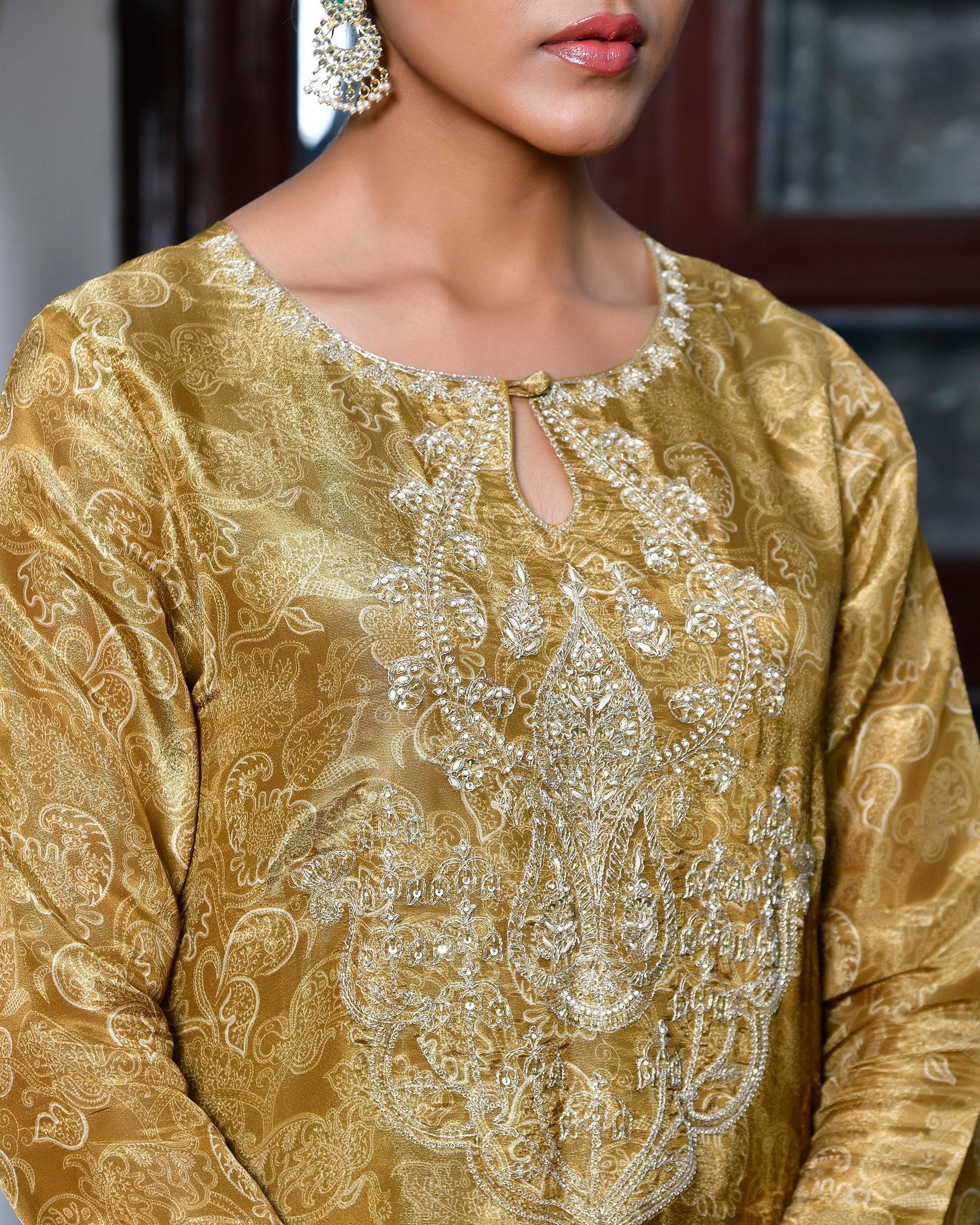 Women Digital Printed Tissue suit set with solid pant & brocade dupatta