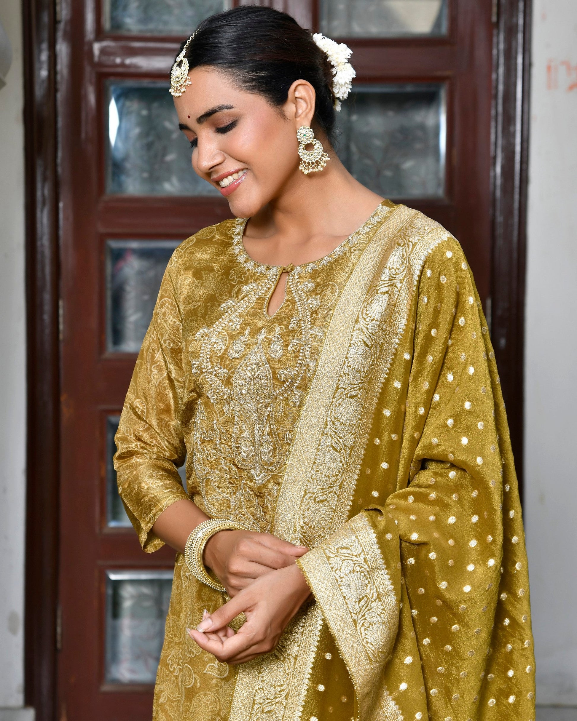 Women Digital Printed Tissue suit set with solid pant & brocade dupatta