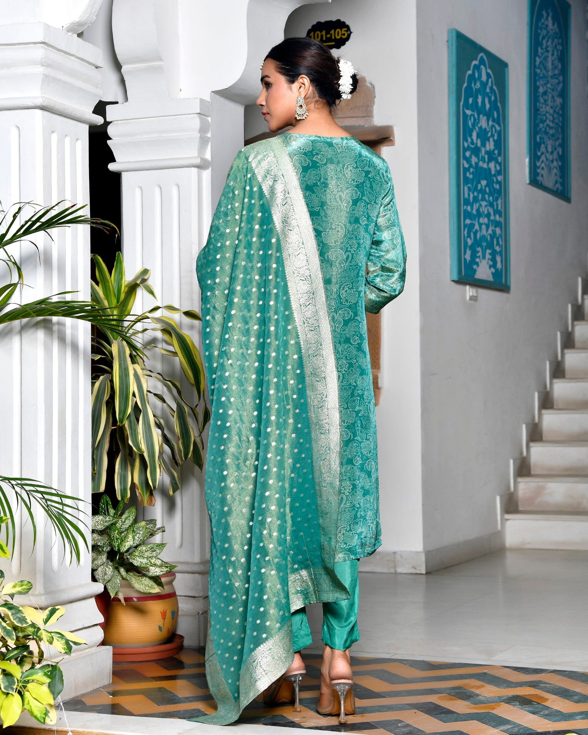 Women Digital Printed Tissue suit set with solid pant & brocade dupatta