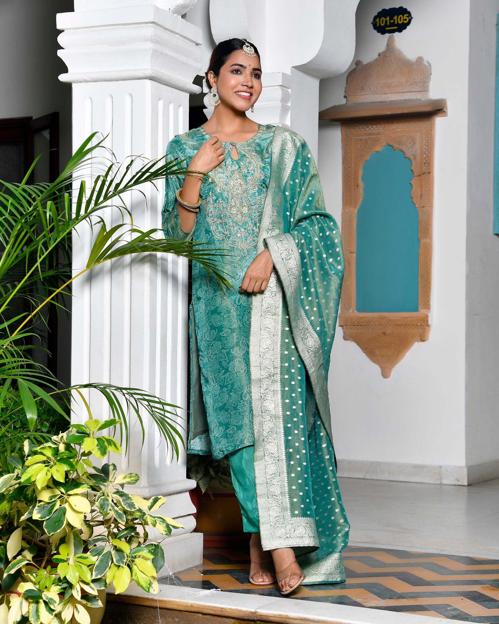 Women Digital Printed Tissue suit set with solid pant & brocade dupatta