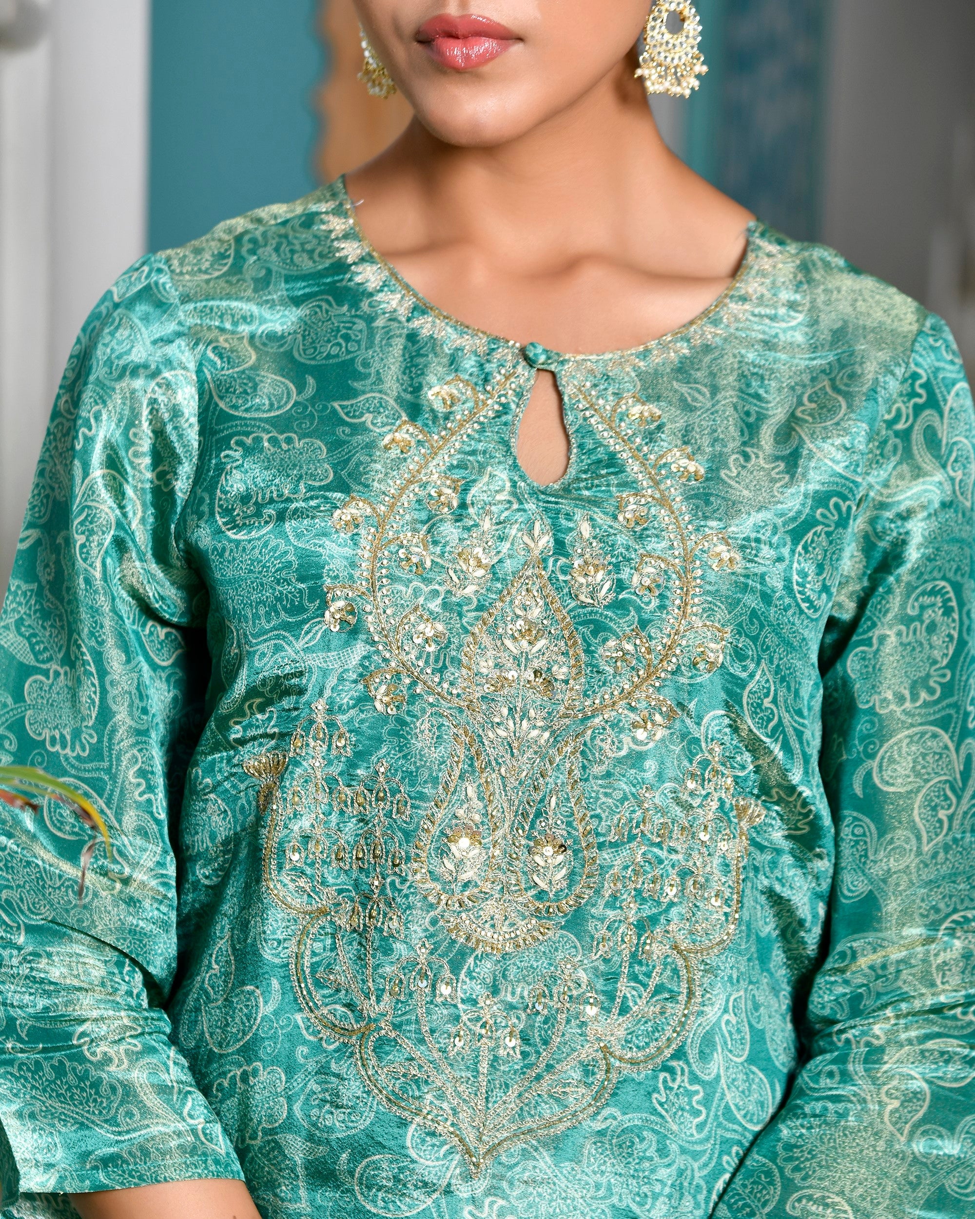 Women Digital Printed Tissue suit set with solid pant & brocade dupatta