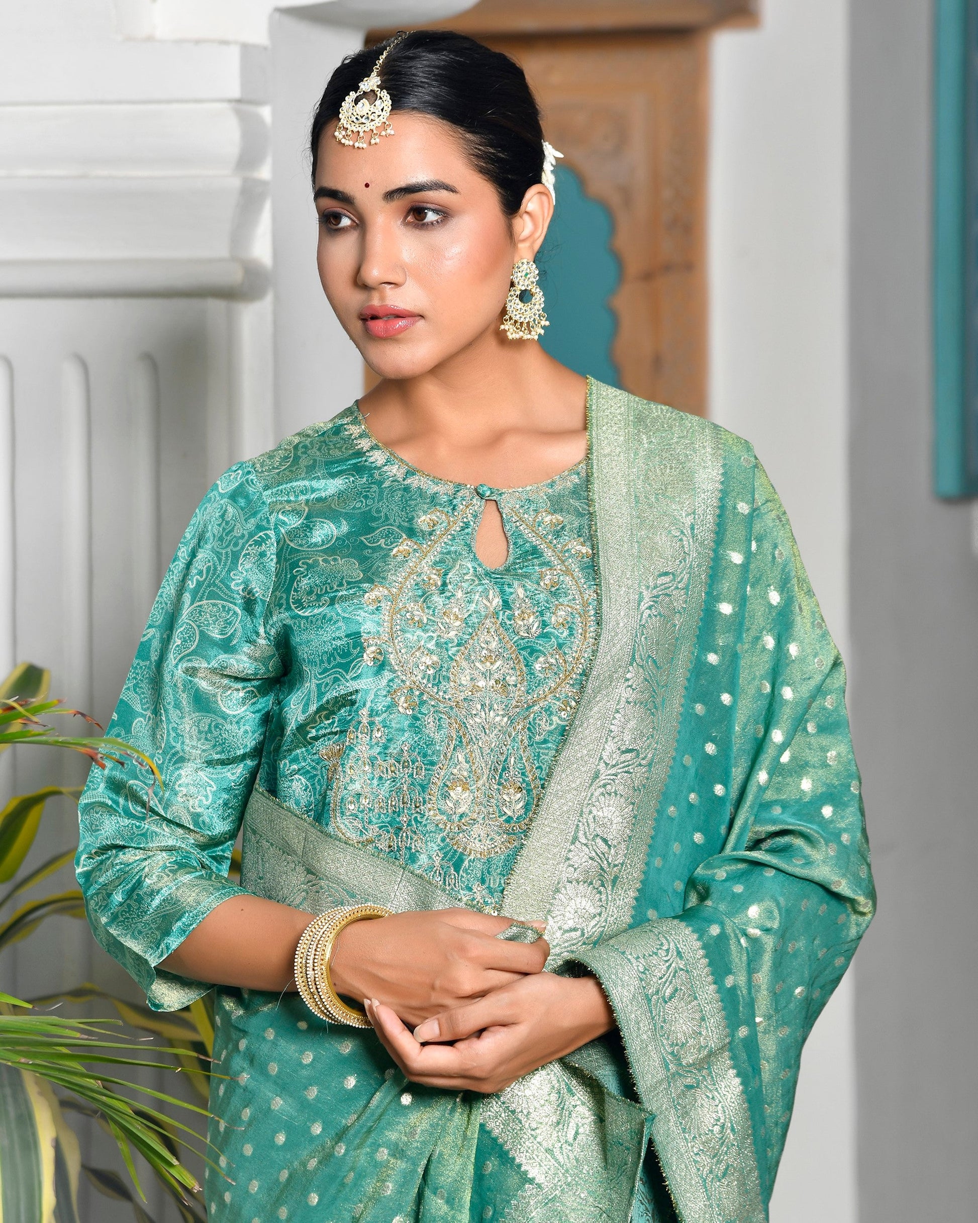 Women Digital Printed Tissue suit set with solid pant & brocade dupatta