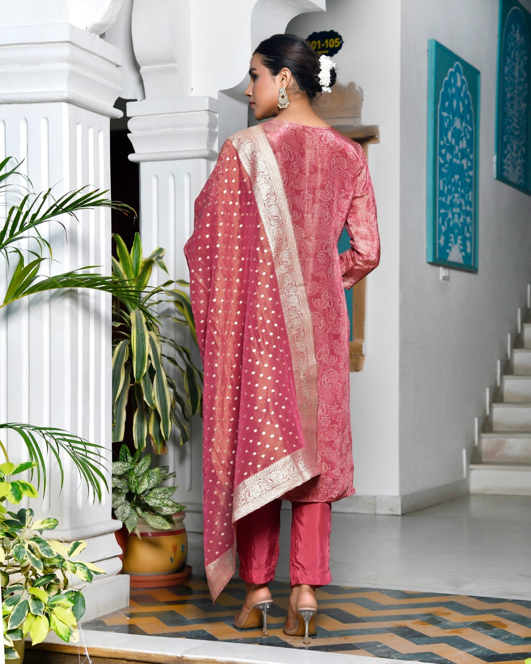 Women Digital Printed Tissue suit set with solid pant & brocade dupatta