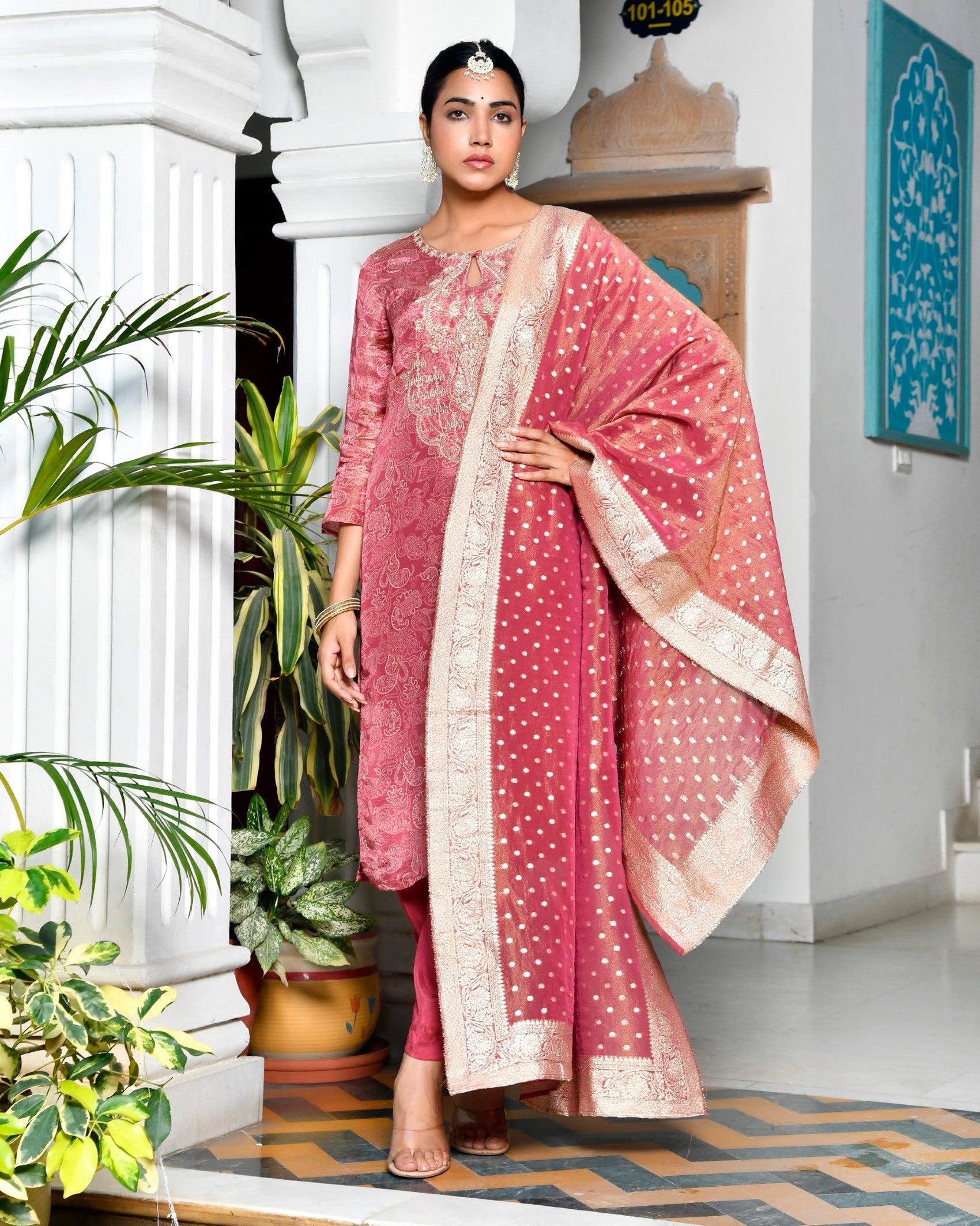 Women Digital Printed Tissue suit set with solid pant & brocade dupatta