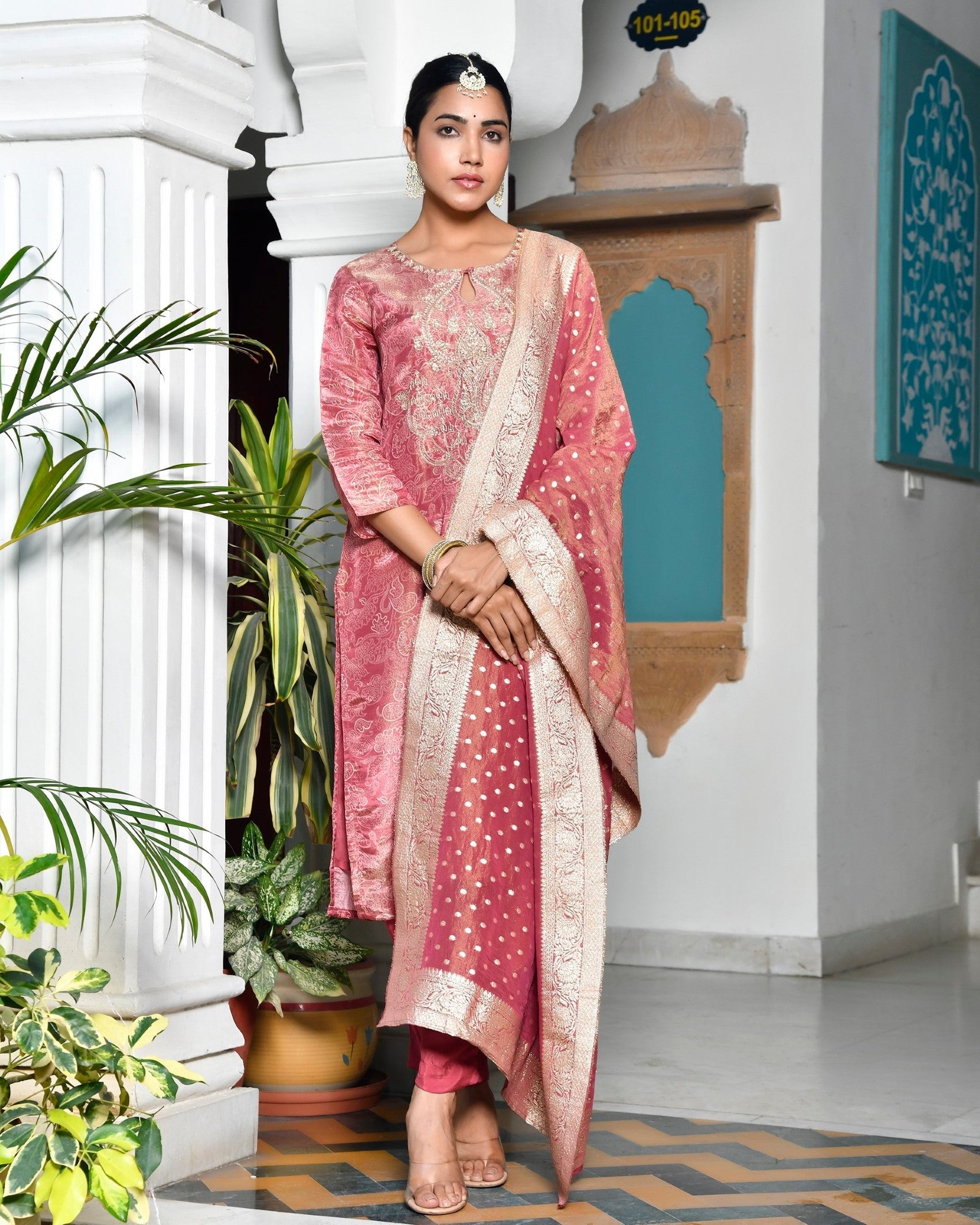 Women Digital Printed Tissue suit set with solid pant & brocade dupatta