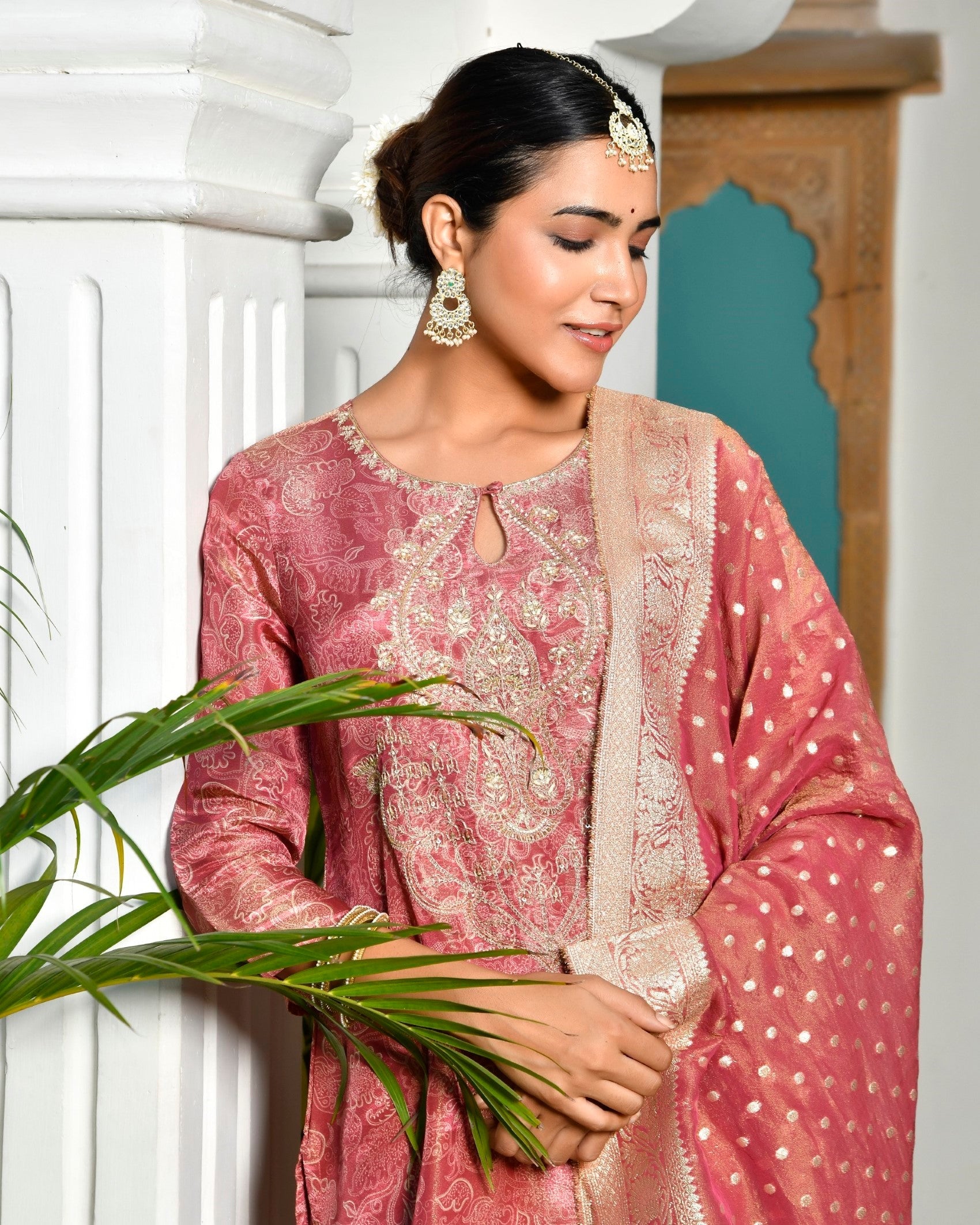 Women Digital Printed Tissue suit set with solid pant & brocade dupatta