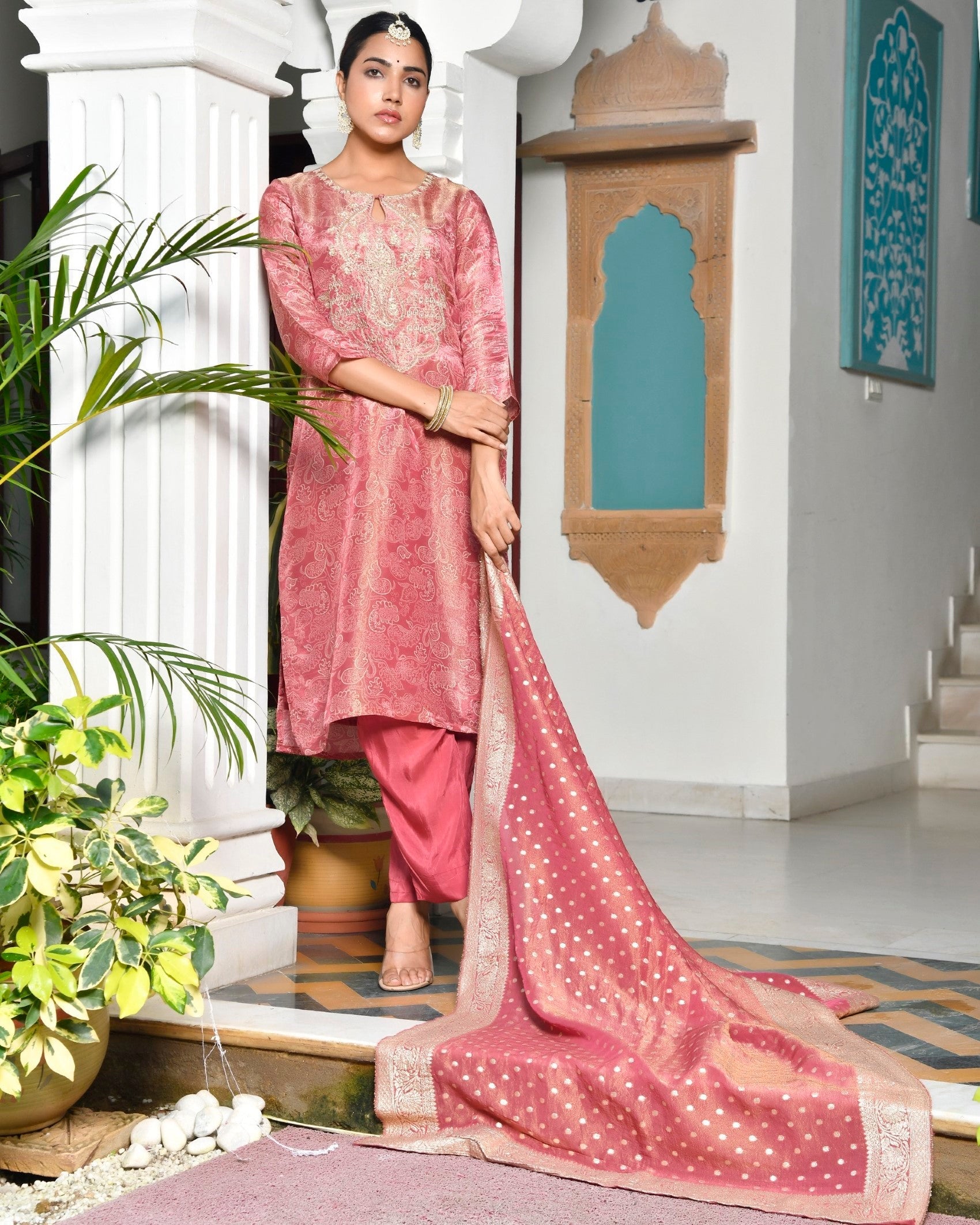 Women Digital Printed Tissue suit set with solid pant & brocade dupatta