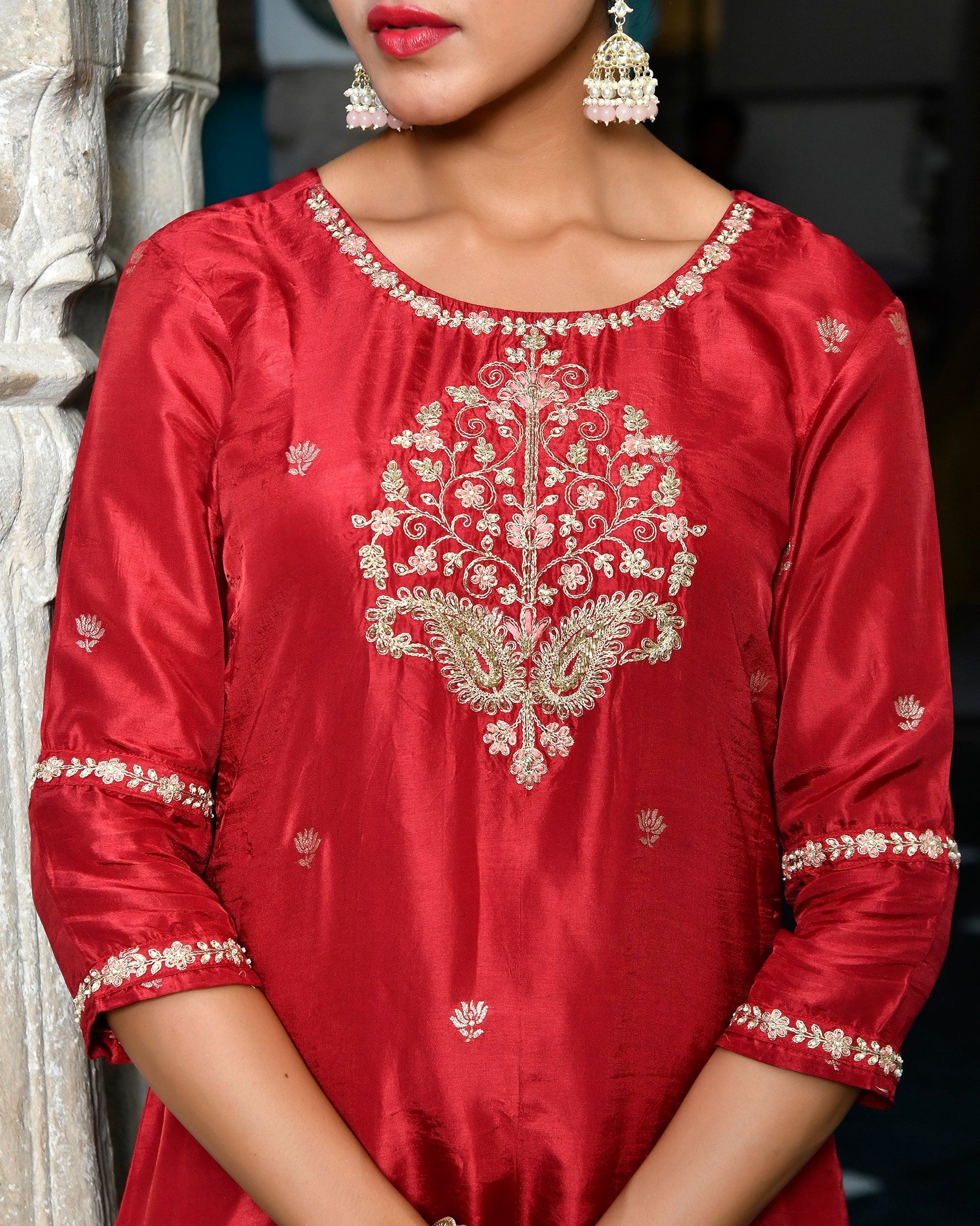 Women silk emboidered solid pant set & digital printed dupatta