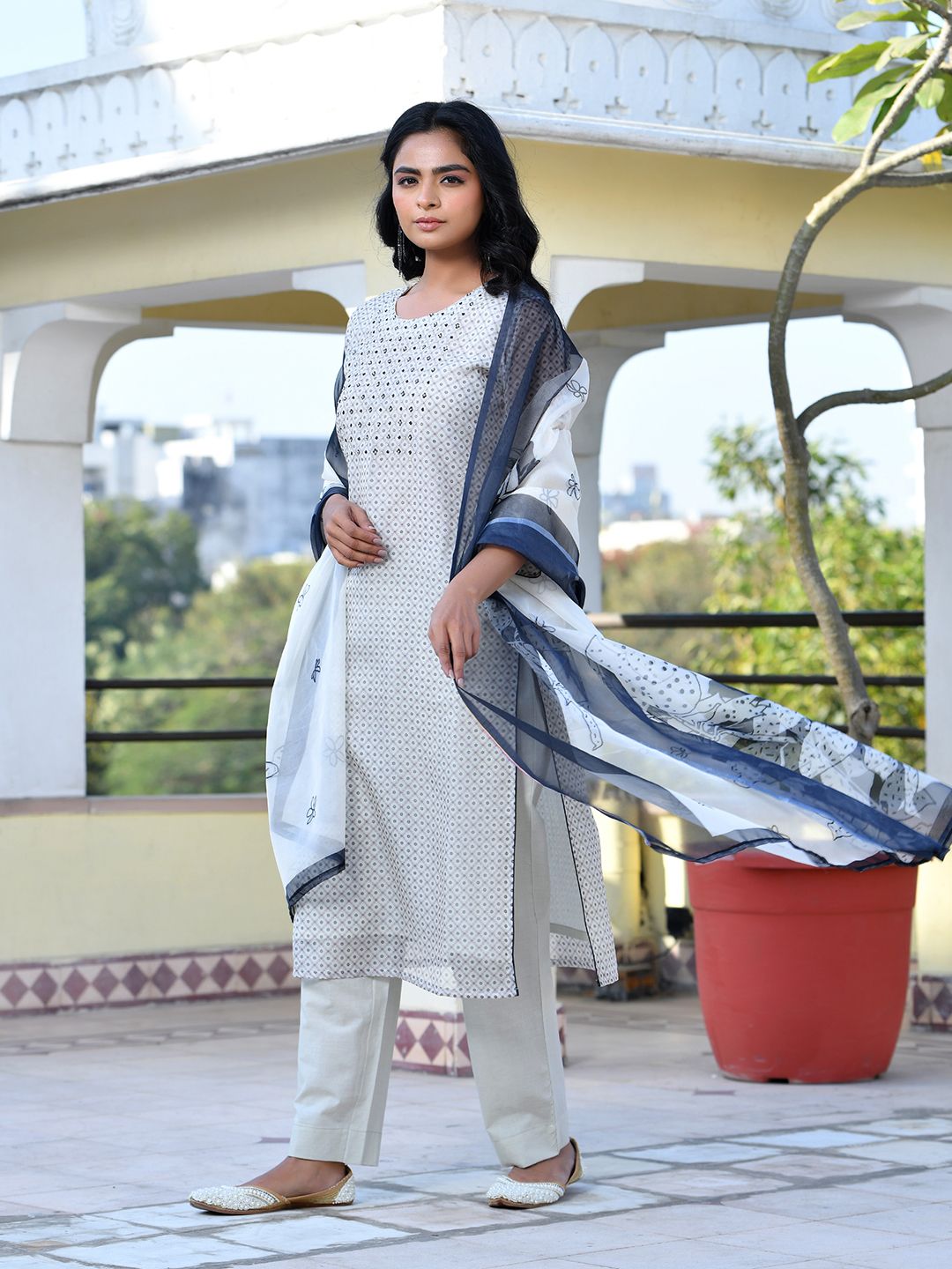 Women Grey Monotone Organza Digital Printed Suit Set