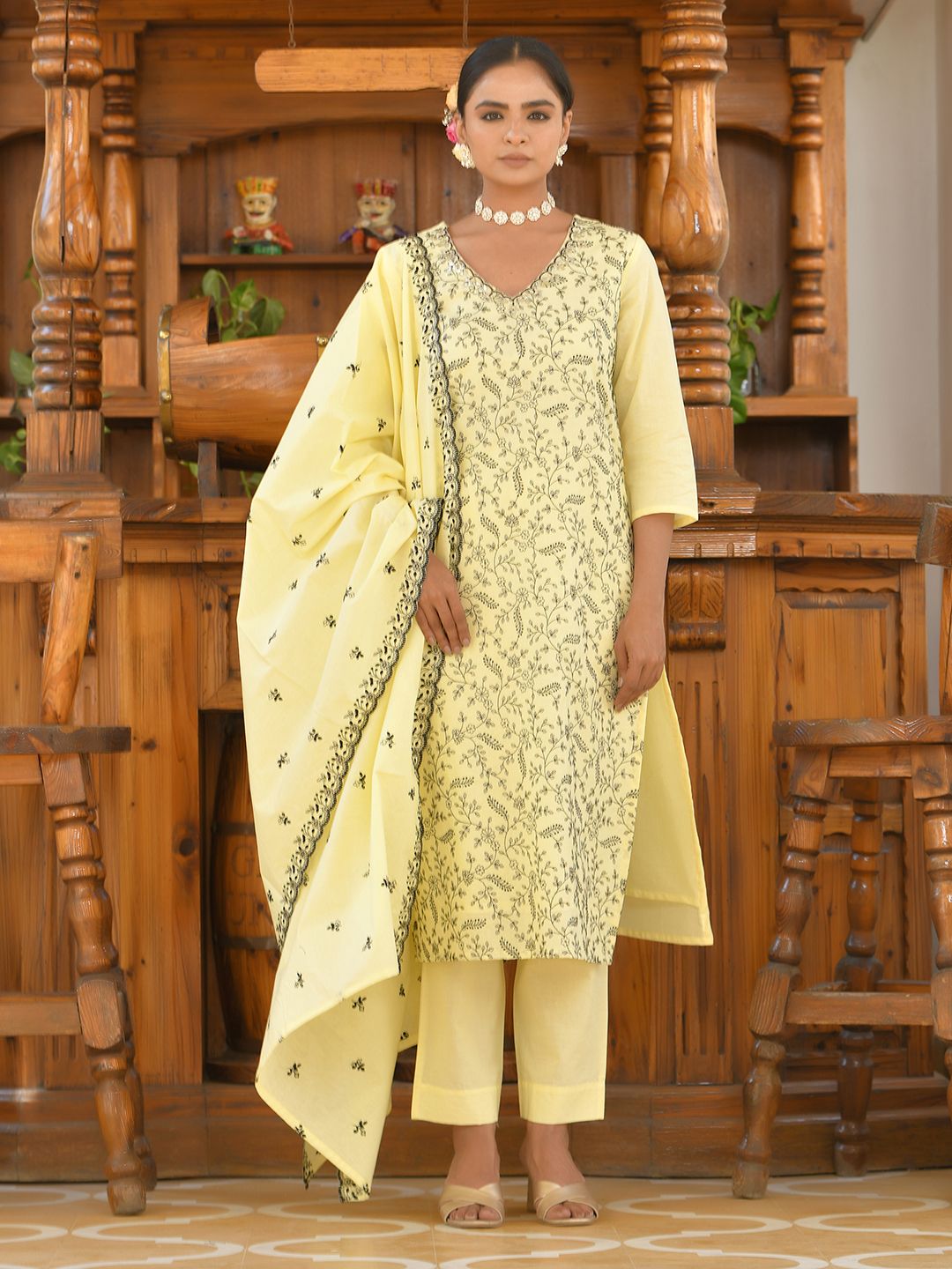 Women Cotton Solid Embroidered Suit Set