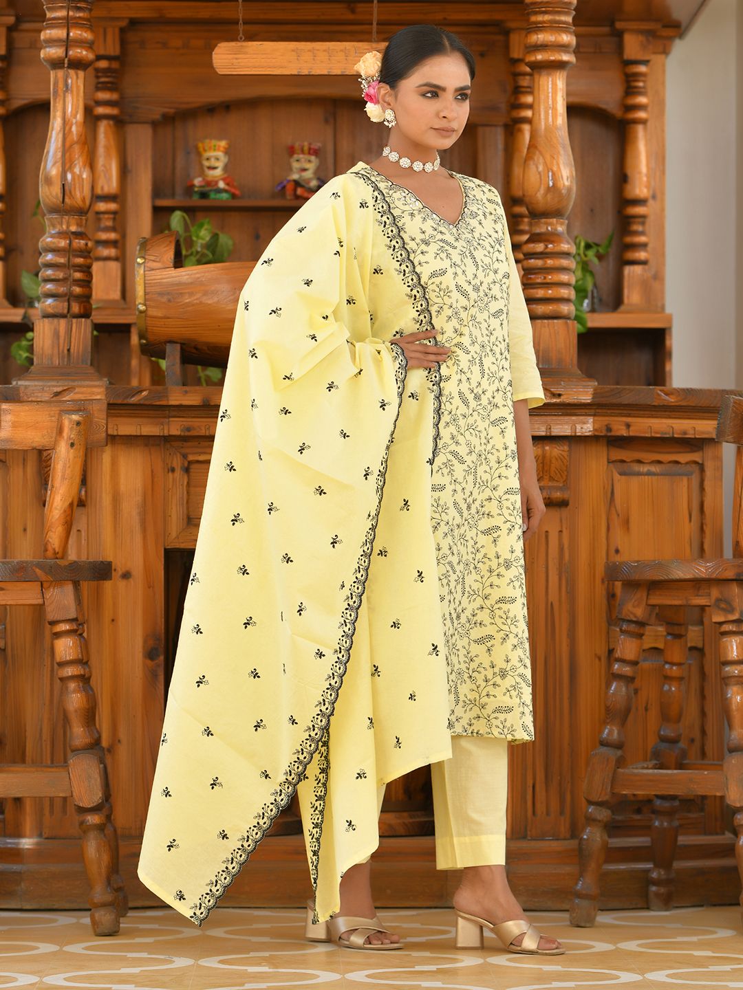 Women Cotton Solid Embroidered Suit Set