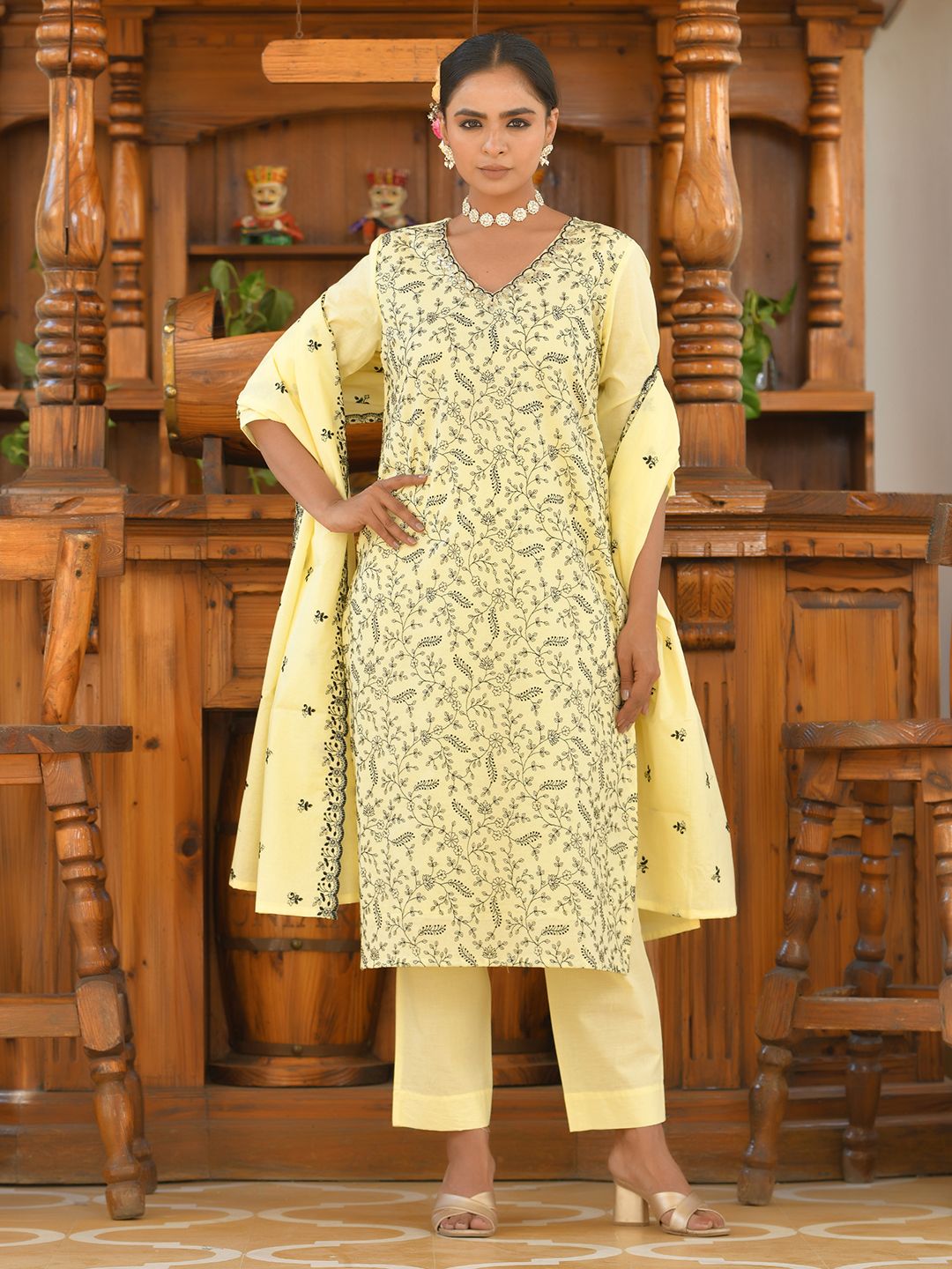 Women Cotton Solid Embroidered Suit Set