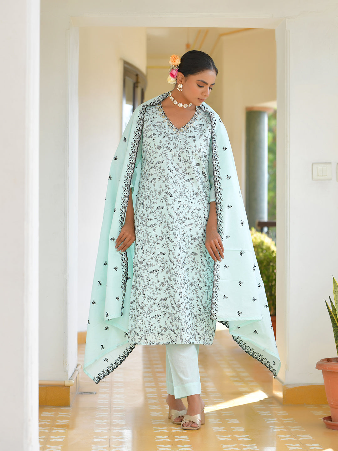 Women Cotton Solid Embroidered Suit Set