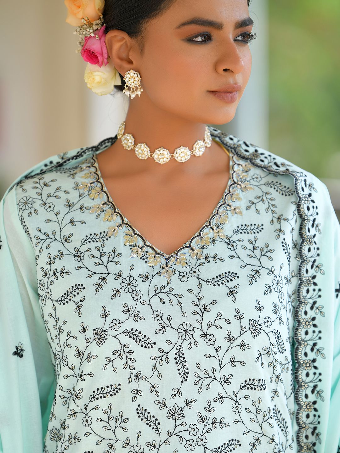 Women Cotton Solid Embroidered Suit Set