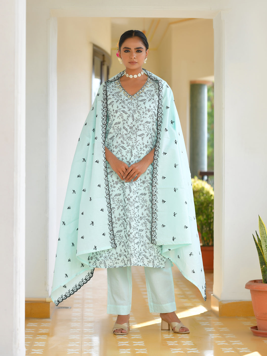 Women Cotton Solid Embroidered Suit Set