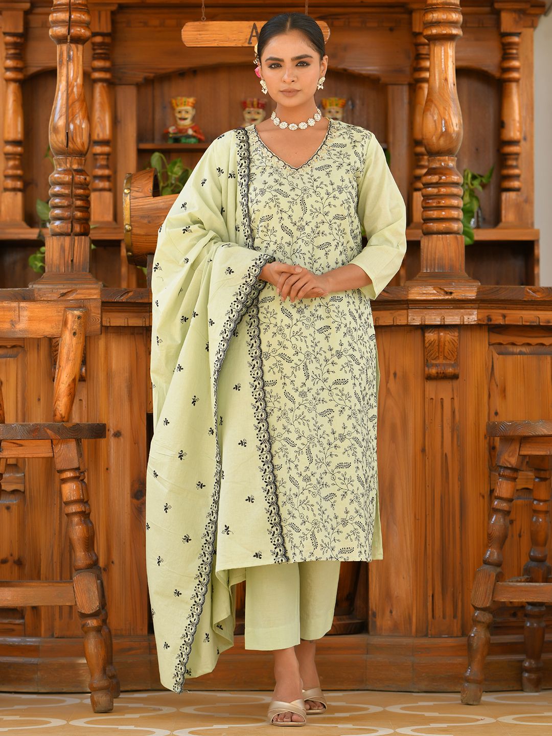 Women Cotton Solid Embroidered Suit Set