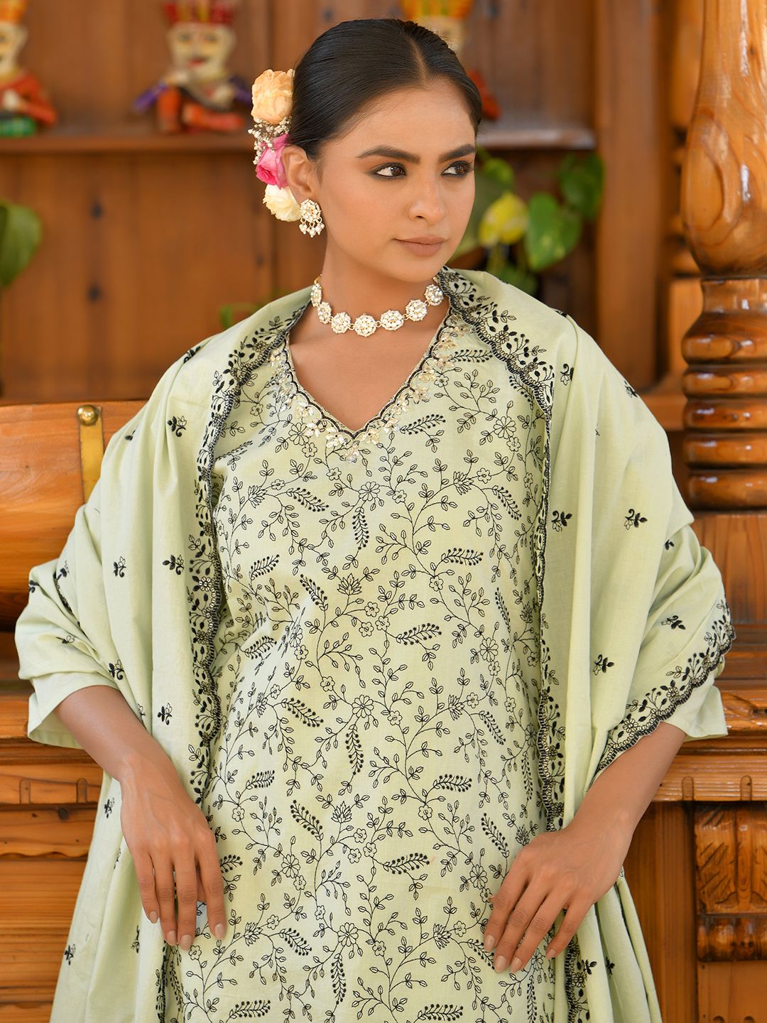 Women Cotton Solid Embroidered Suit Set