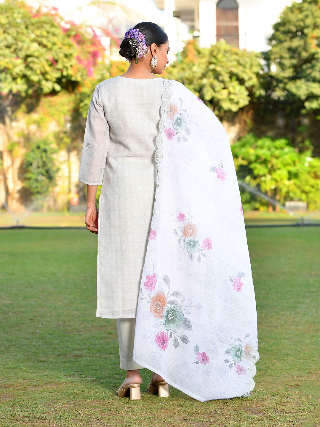 Women Grey Linen Suit  Set with cutwork dupatta