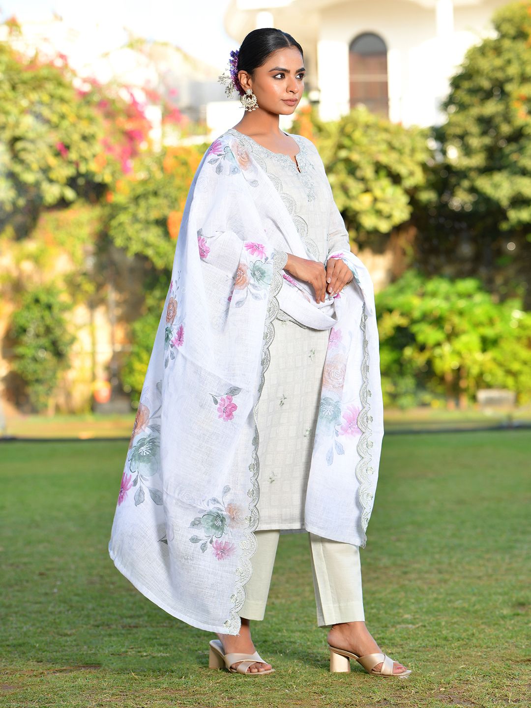 Women Grey Linen Suit  Set with cutwork dupatta