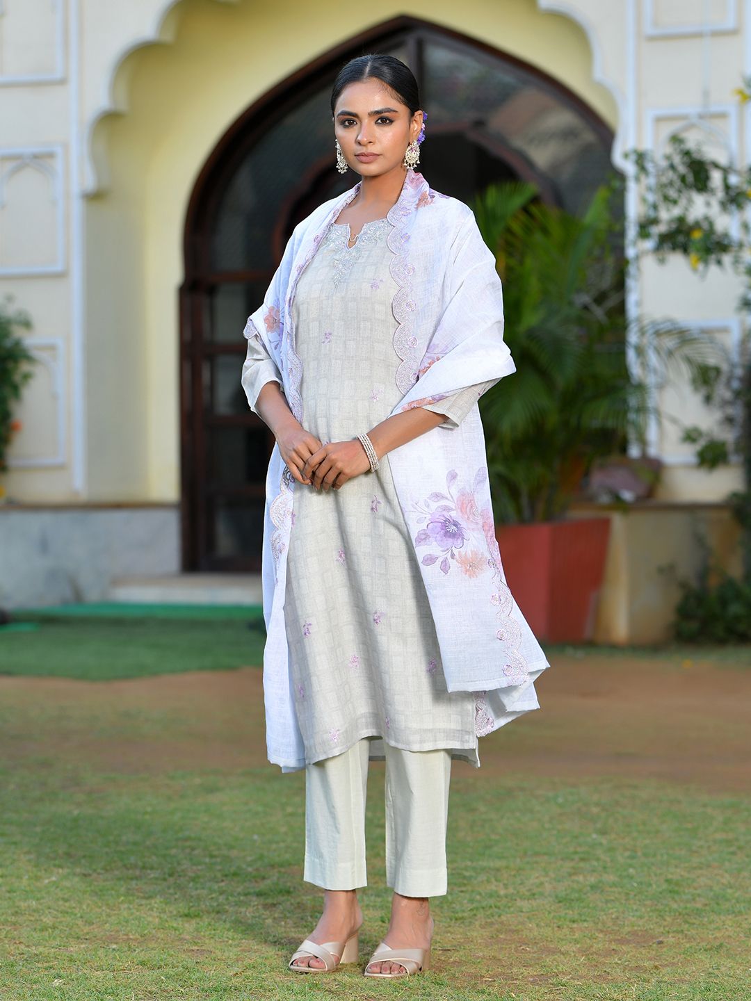 Women Grey Linen Suit  Set with cutwork dupatta
