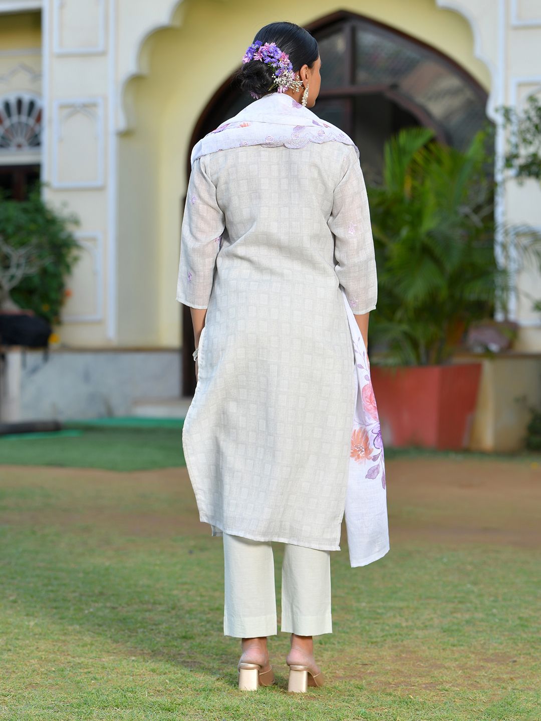 Women Grey Linen Suit  Set with cutwork dupatta