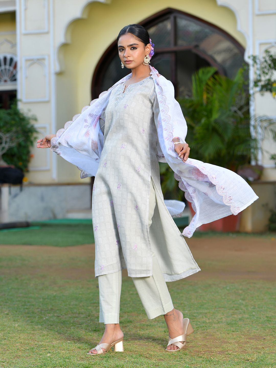 Women Grey Linen Suit  Set with cutwork dupatta