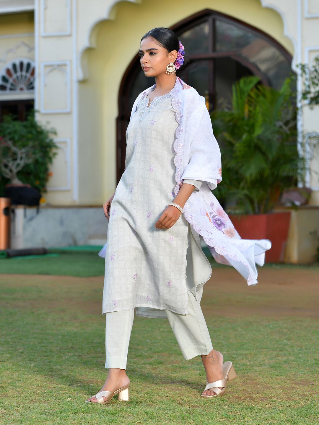 Women Grey Linen Suit  Set with cutwork dupatta