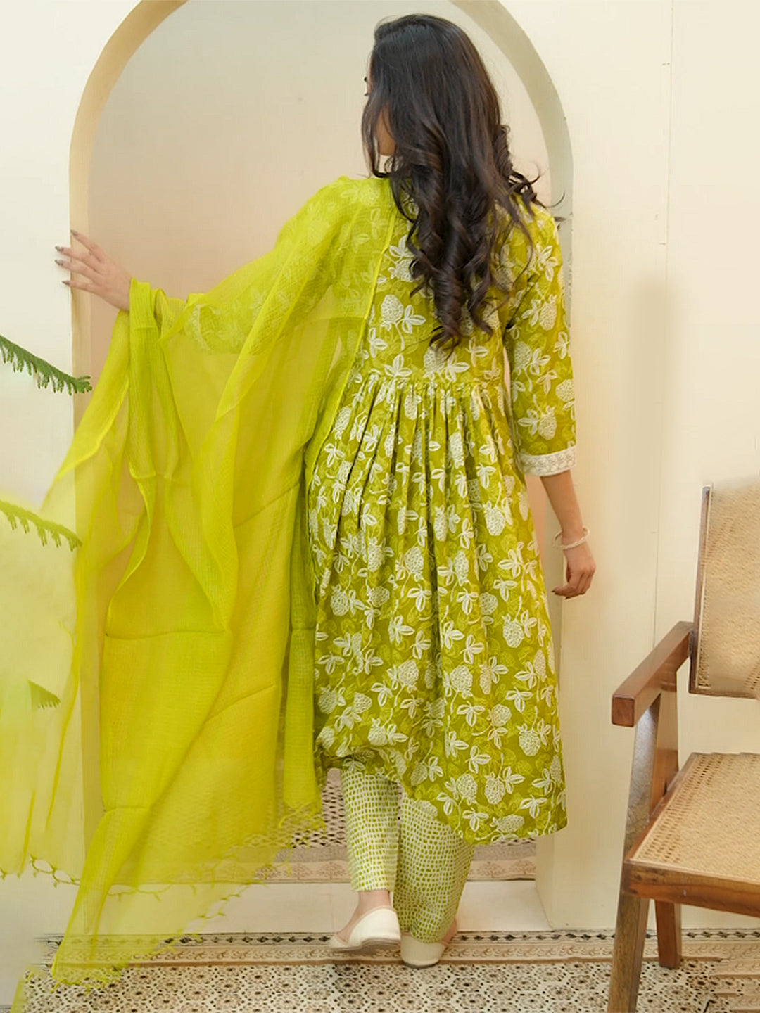 Women green Cotton kurta with cotton pant & dupatta