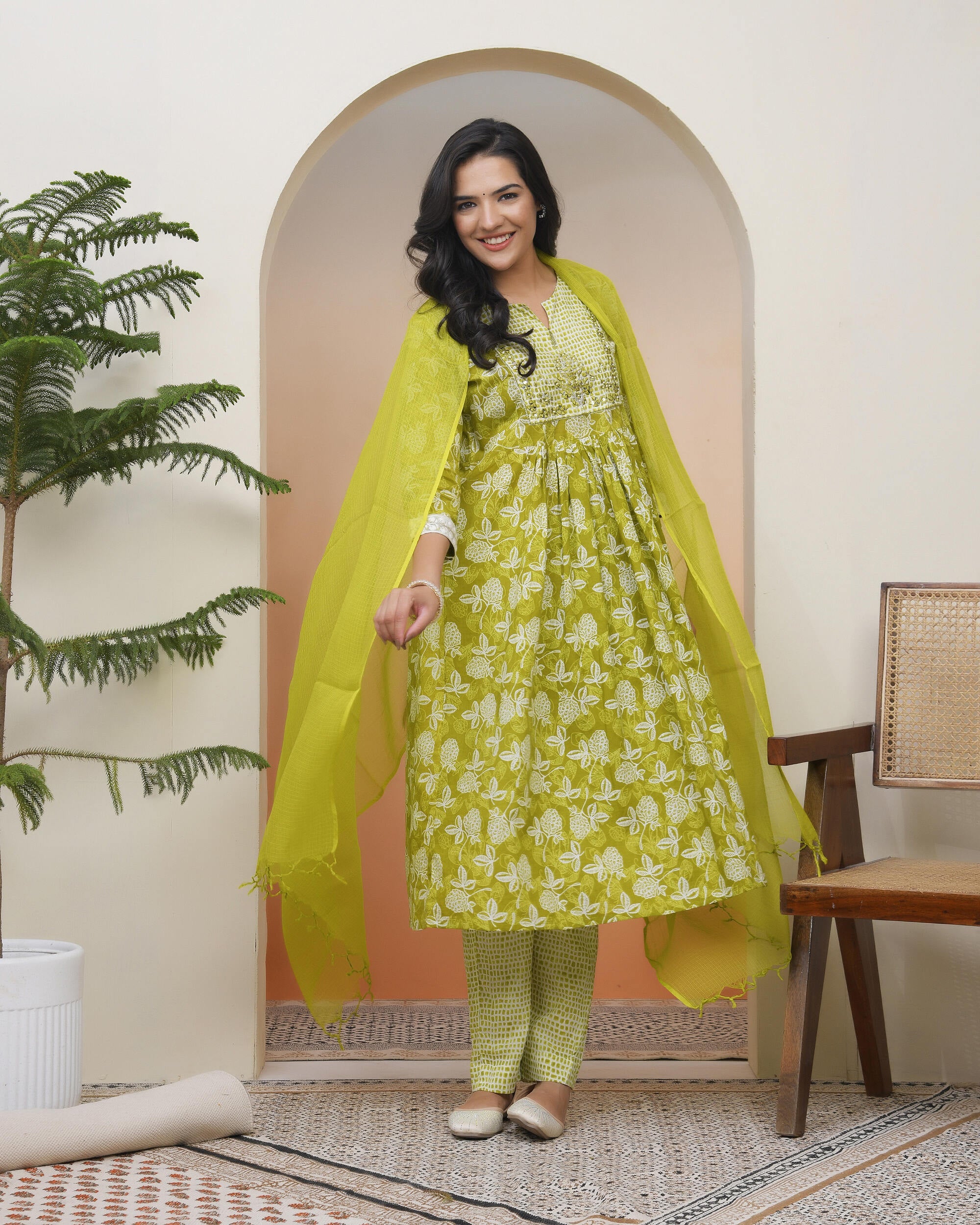 Women green Cotton kurta with cotton pant & dupatta