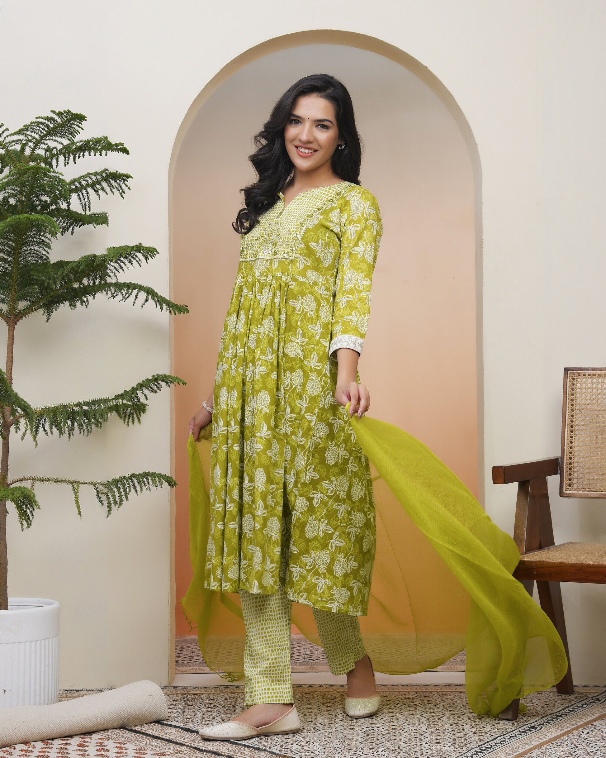 Women green Cotton kurta with cotton pant & dupatta