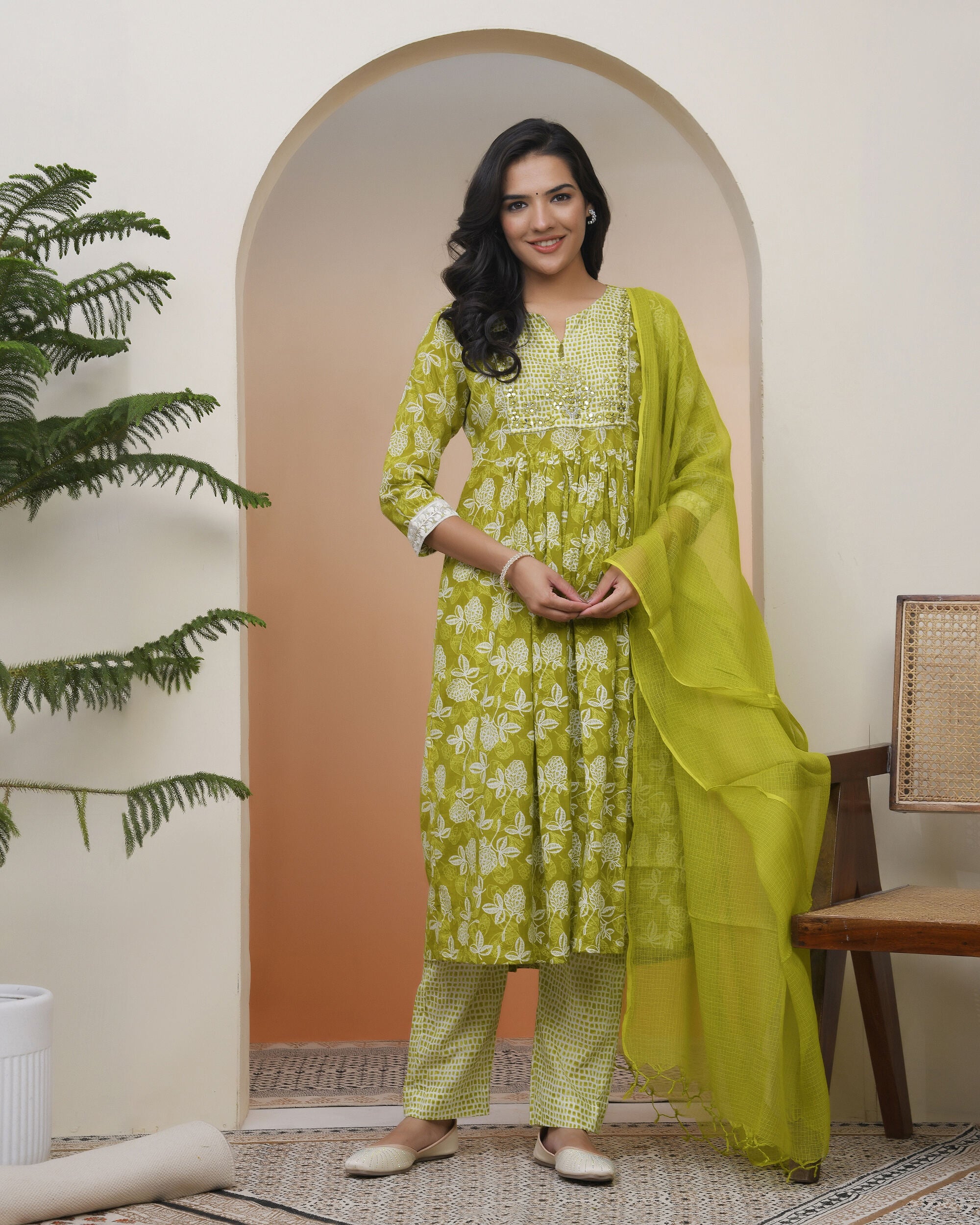 Women green Cotton kurta with cotton pant & dupatta