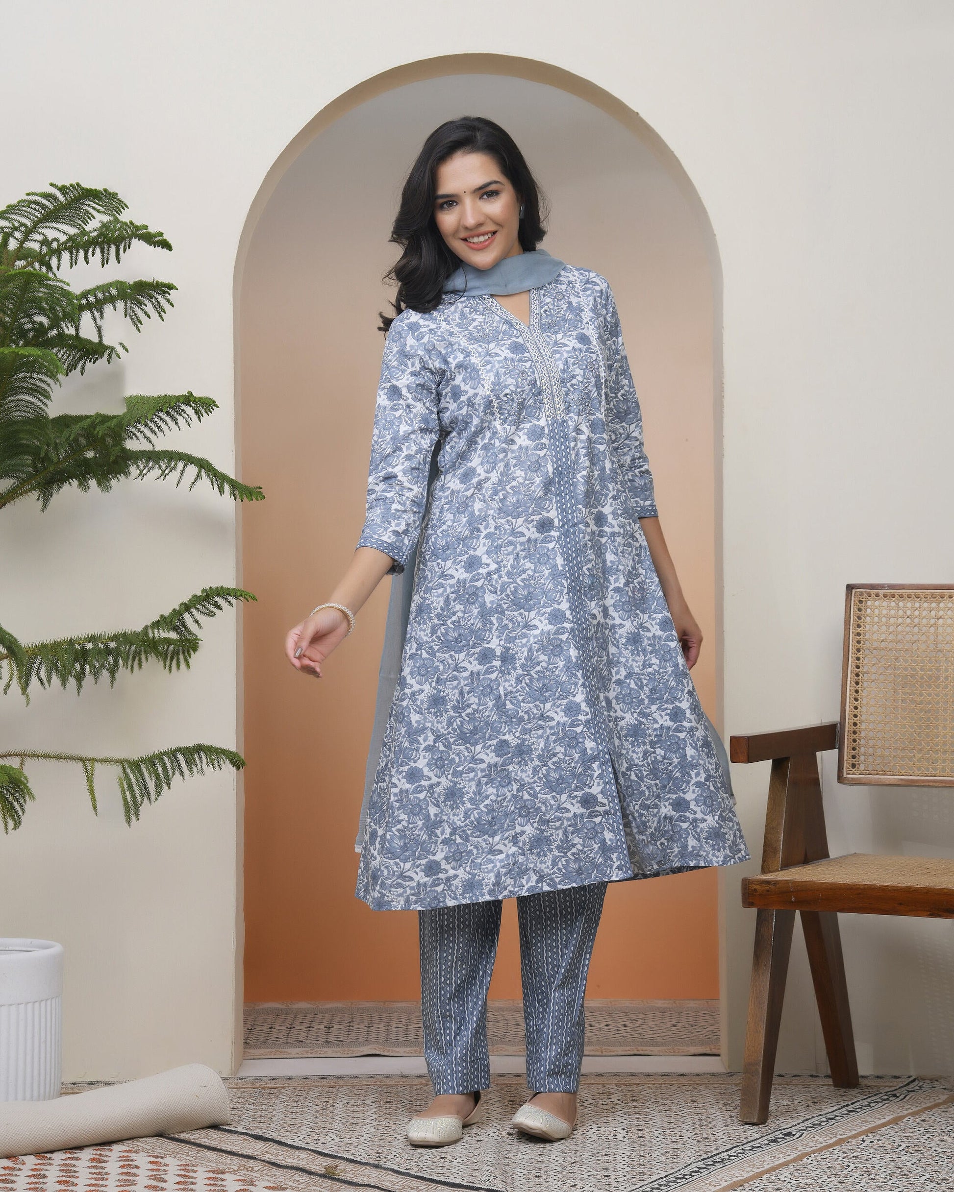 Women Grey panel kurta with cotton pant & dupatta