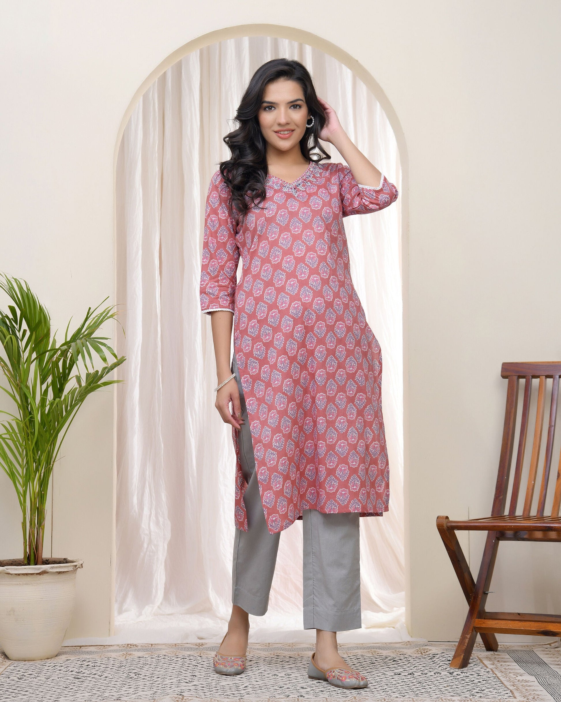 Women Pink Cotton printed Straight Kurti