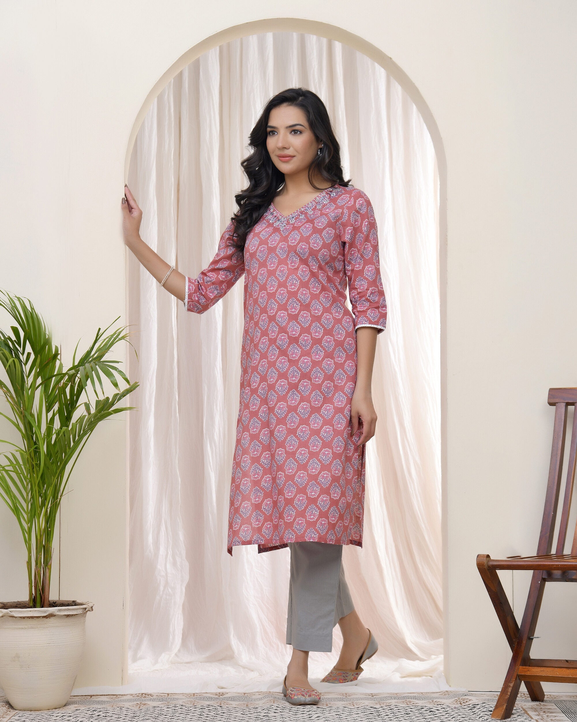 Women Pink Cotton printed Straight Kurti