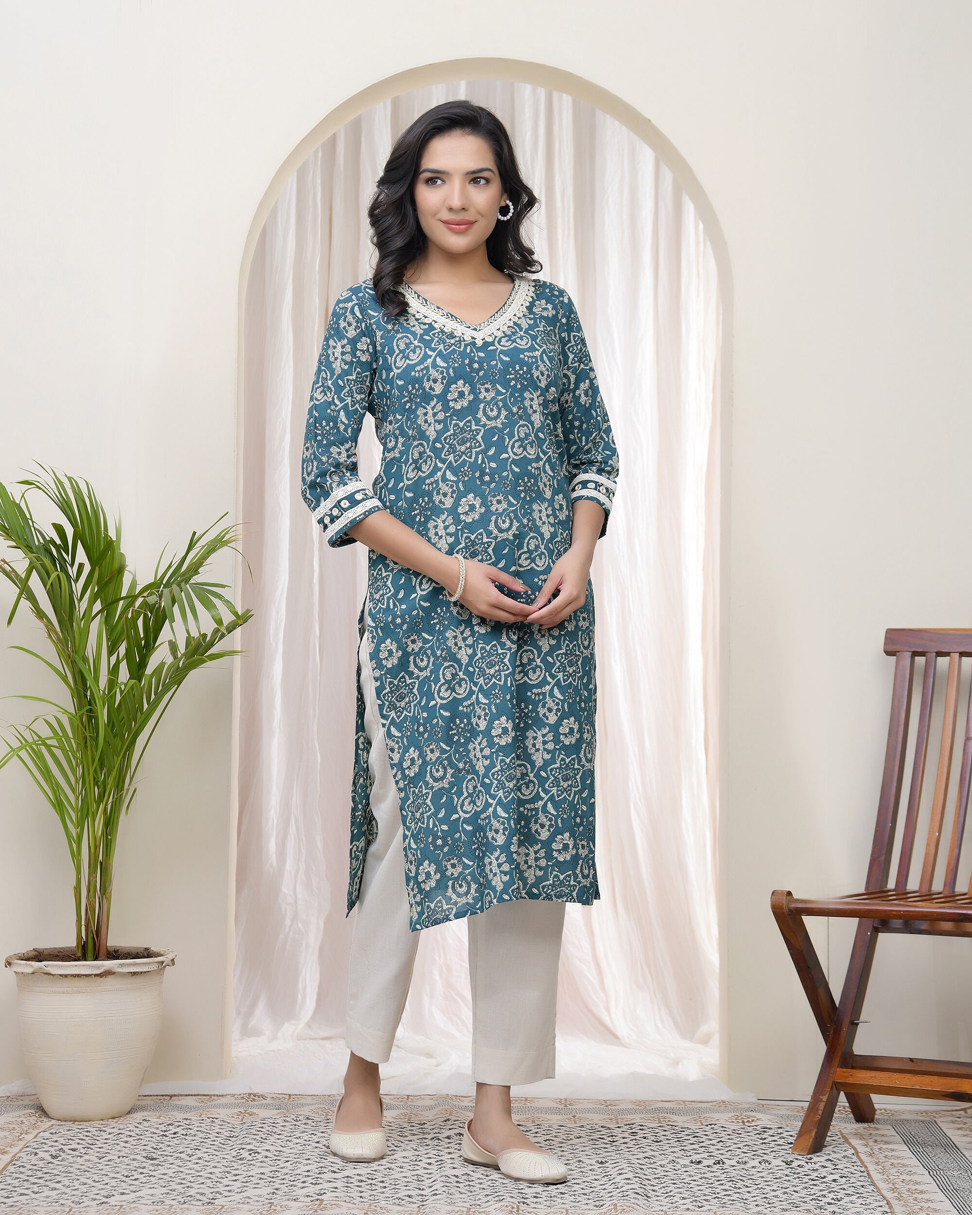 Women Ferozi Cotton printed Straight Kurti