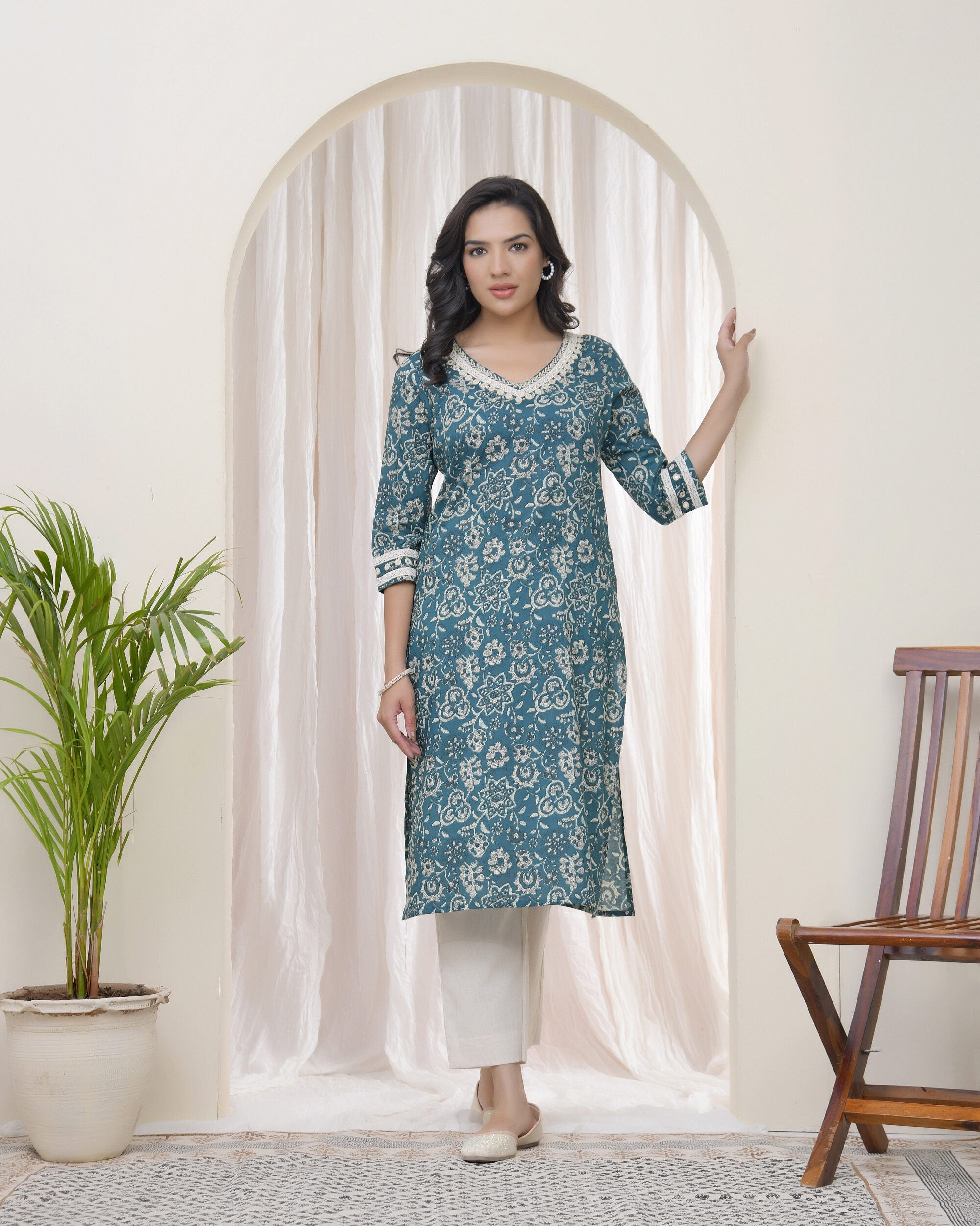 Women Ferozi Cotton printed Straight Kurti