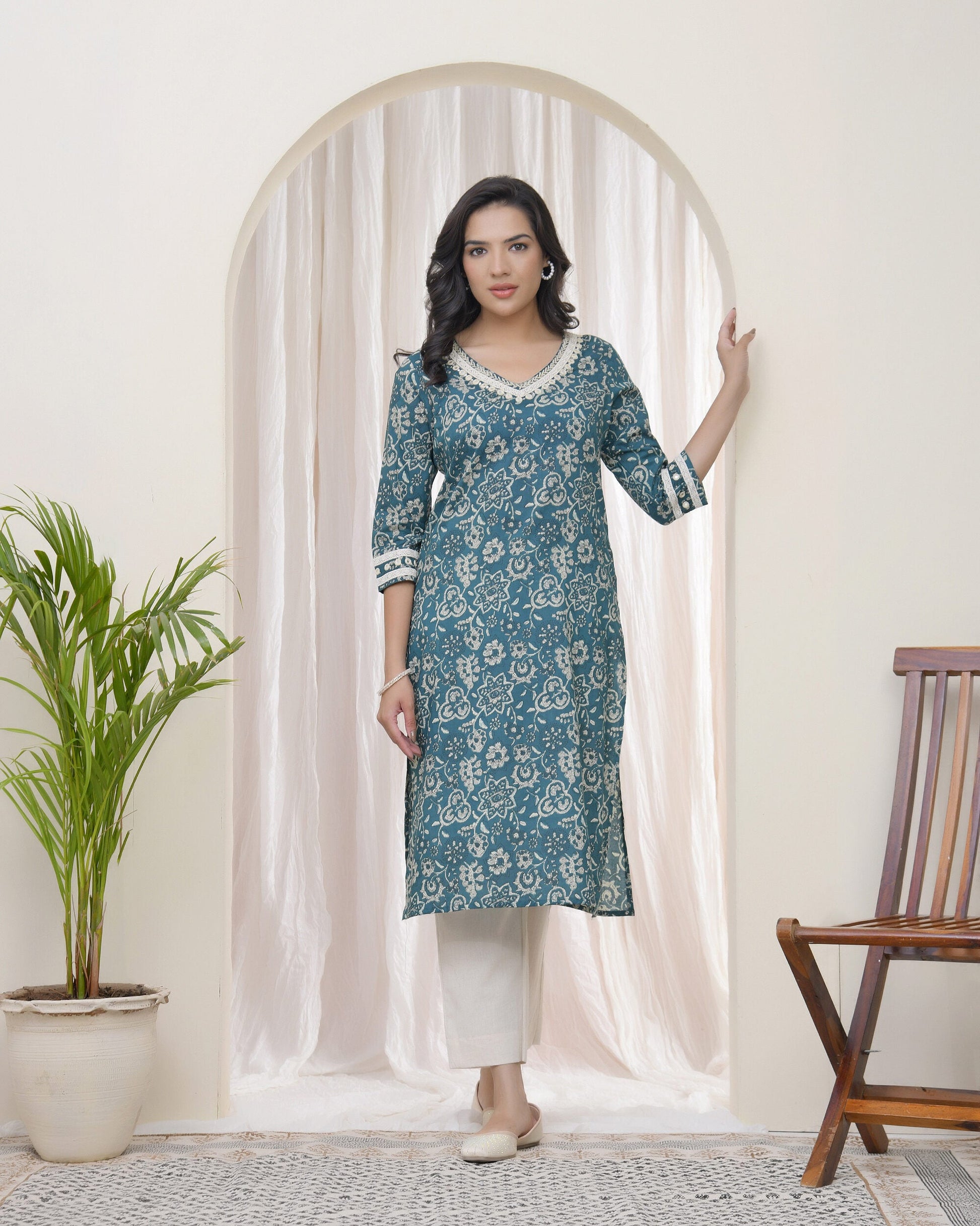 Women Ferozi Cotton printed Straight Kurti