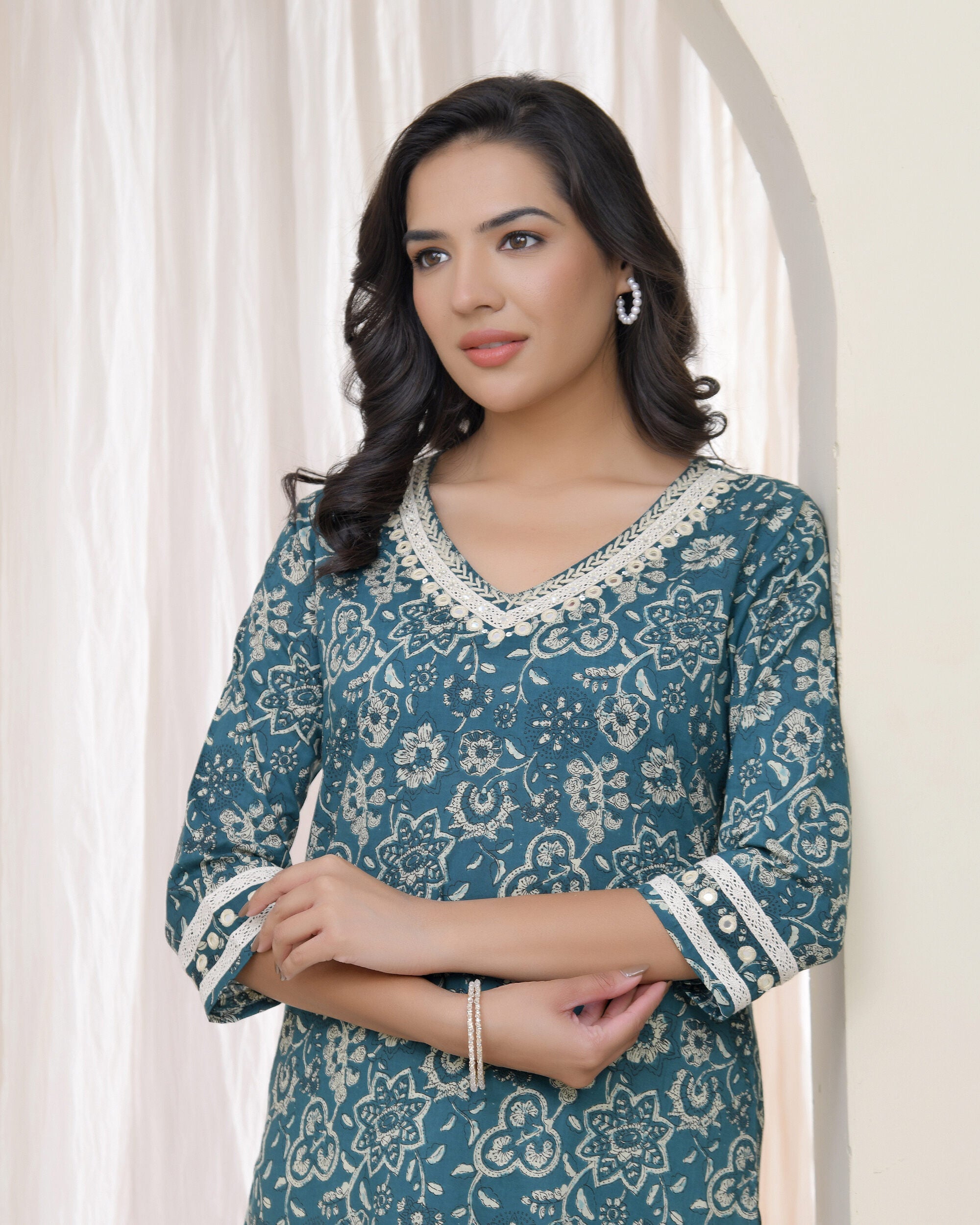 Women Ferozi Cotton printed Straight Kurti