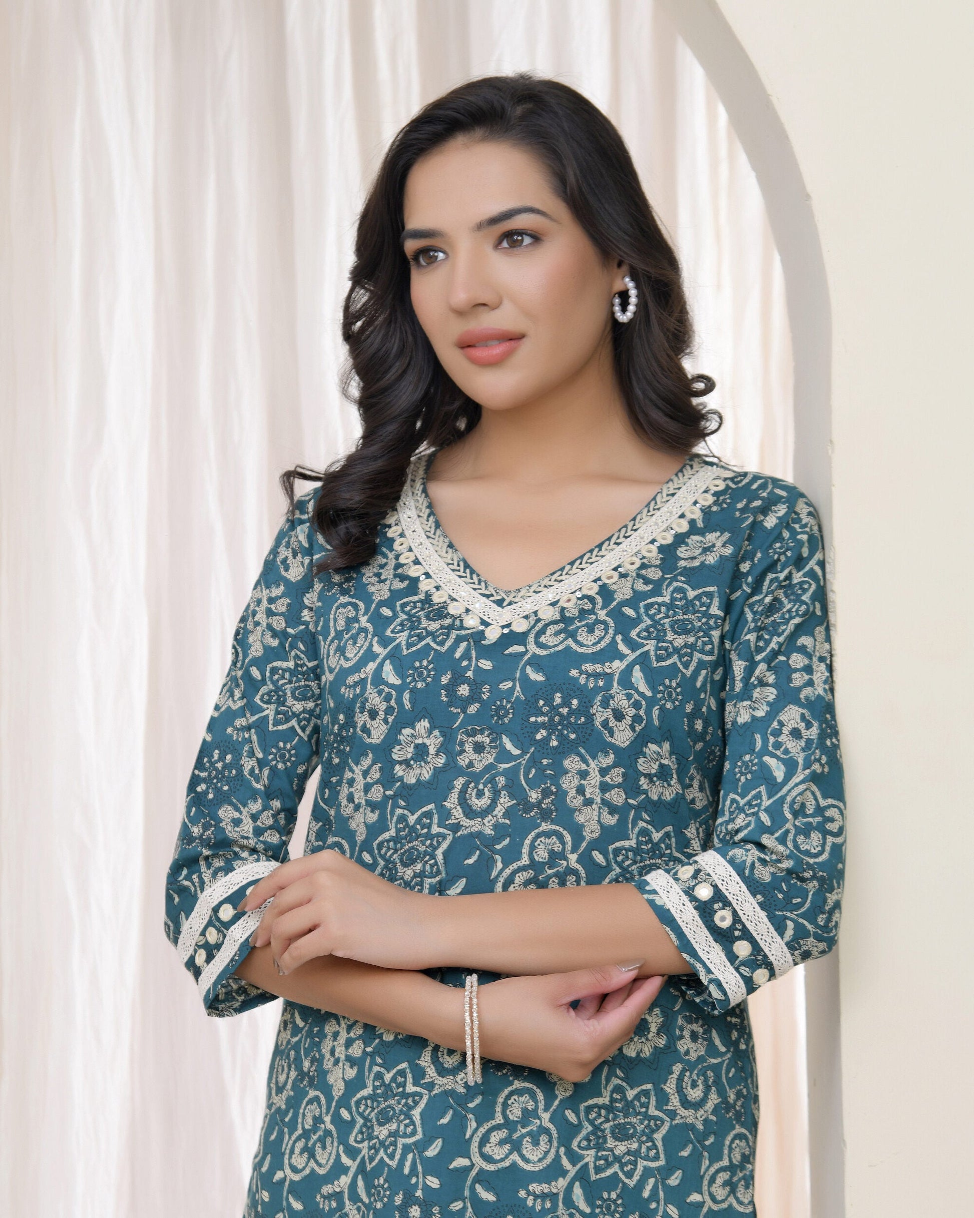 Women Ferozi Cotton printed Straight Kurti