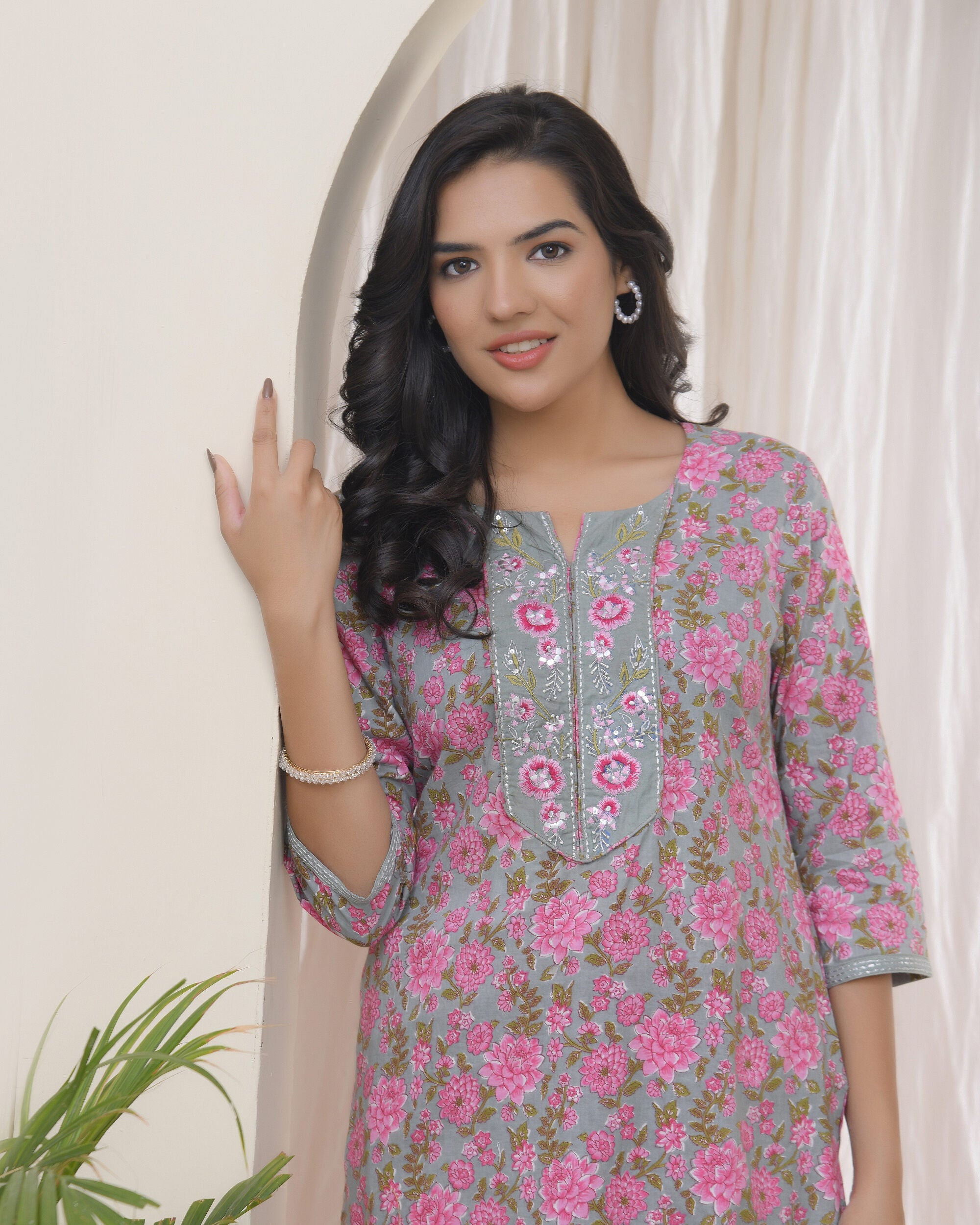Women Grey Cotton printed Straight Kurti